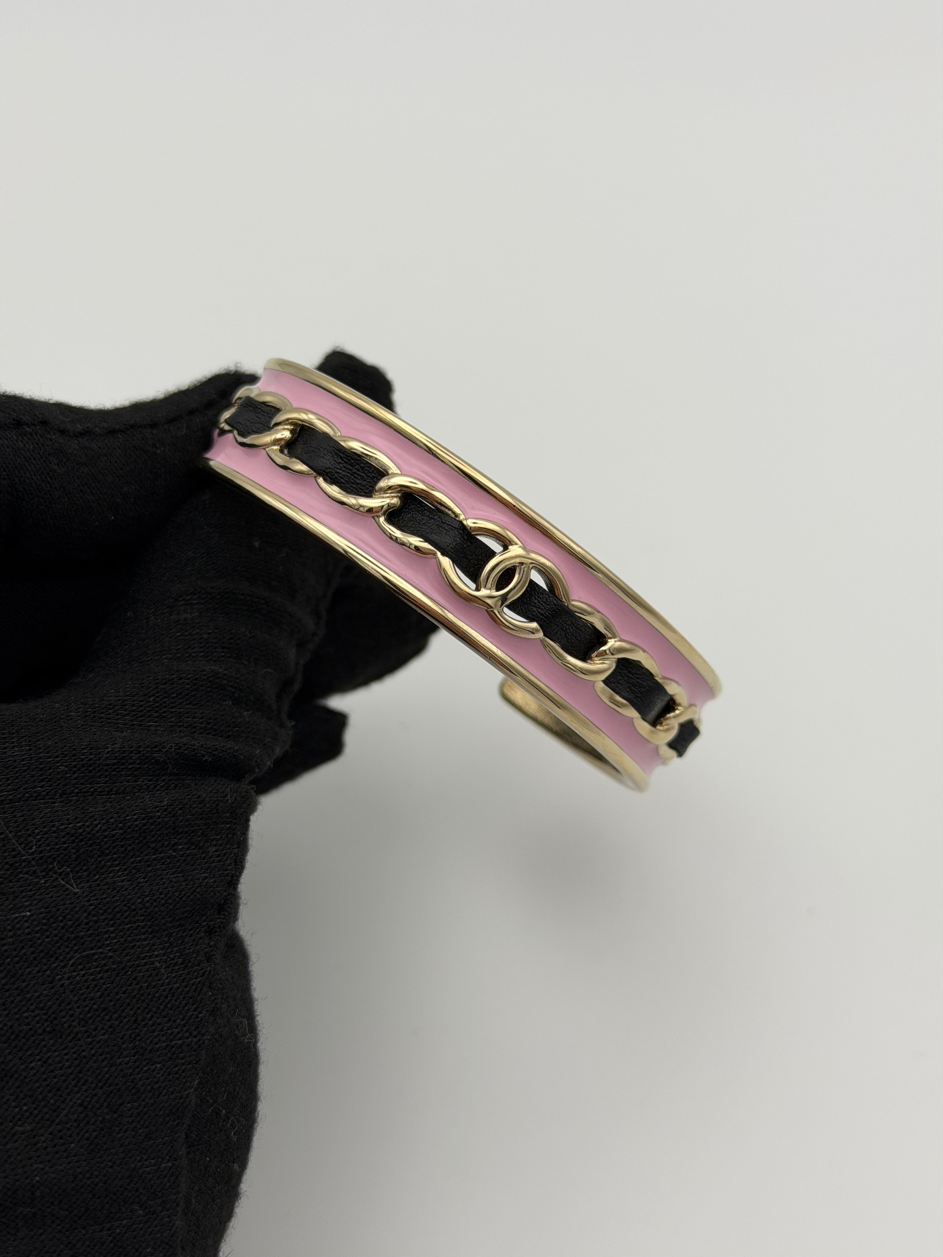 Chanel CC Bangle In Pink & Black Size Medium. Authentic and preloved in excellent condition