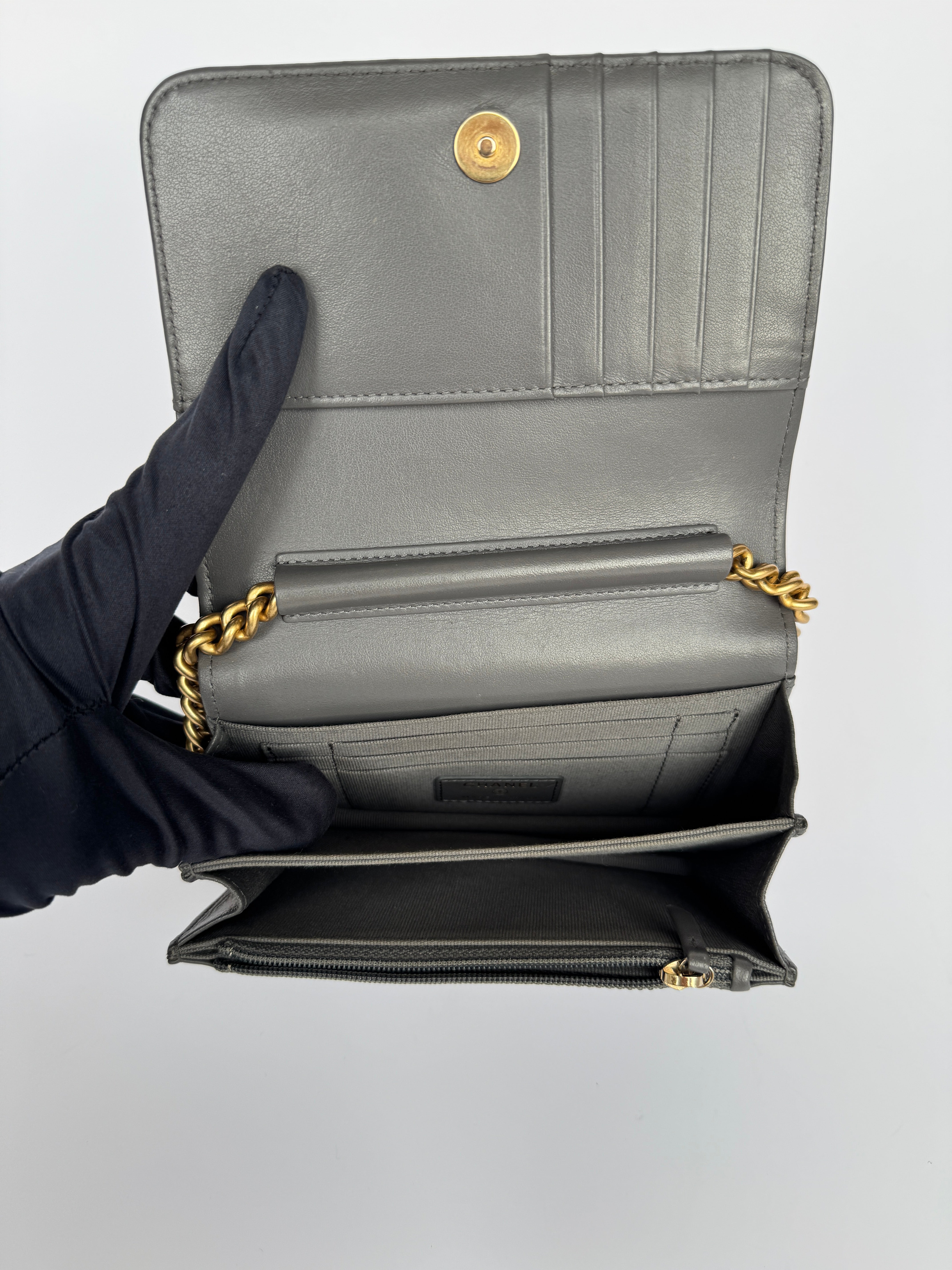 Chanel Boy Square Wallet On Chain In Grey Caviar Gold Hardware
Pre Loved & Authentic 