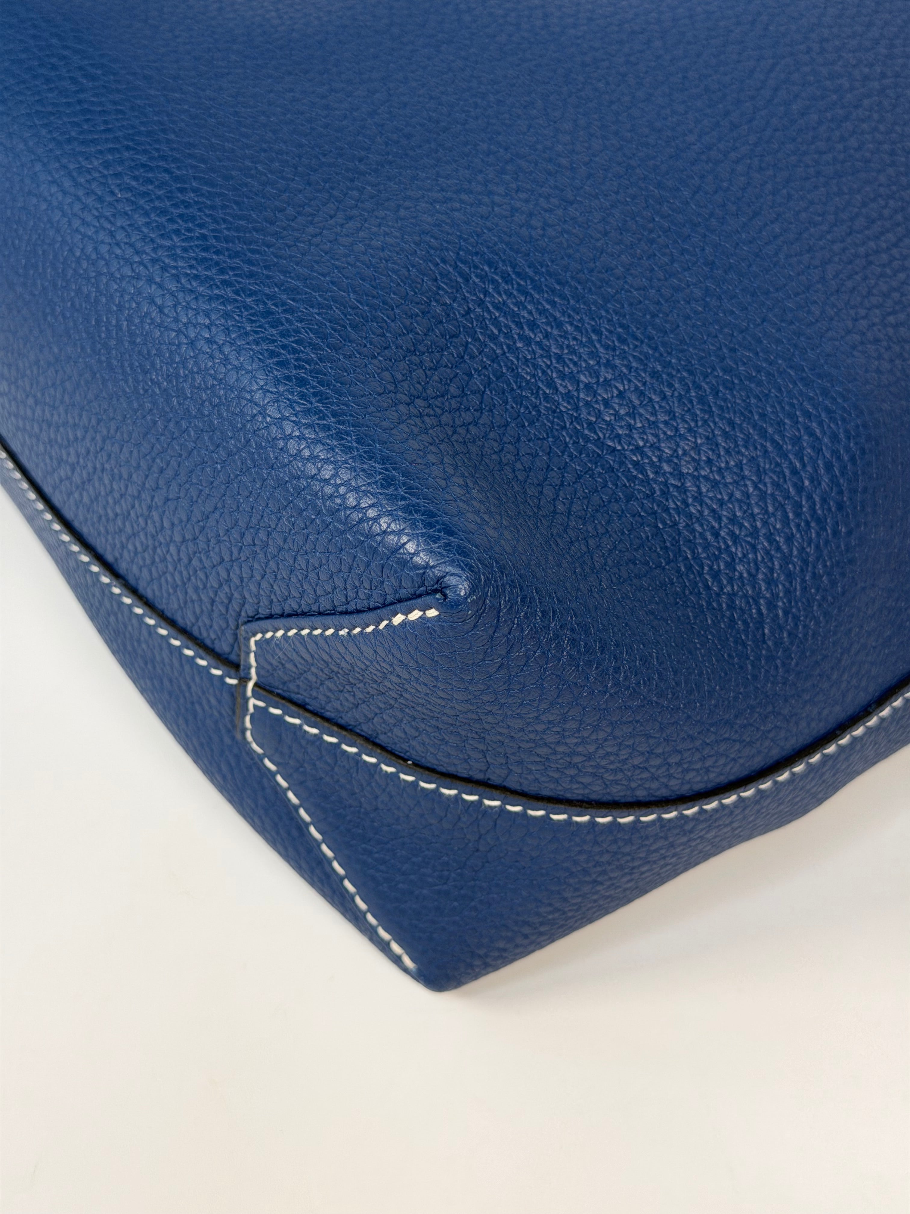 Hermès Double Sens In Bleu Leather
Authentic Pre Loved Verified by Luxe Cheshire Trusted Designer resale
