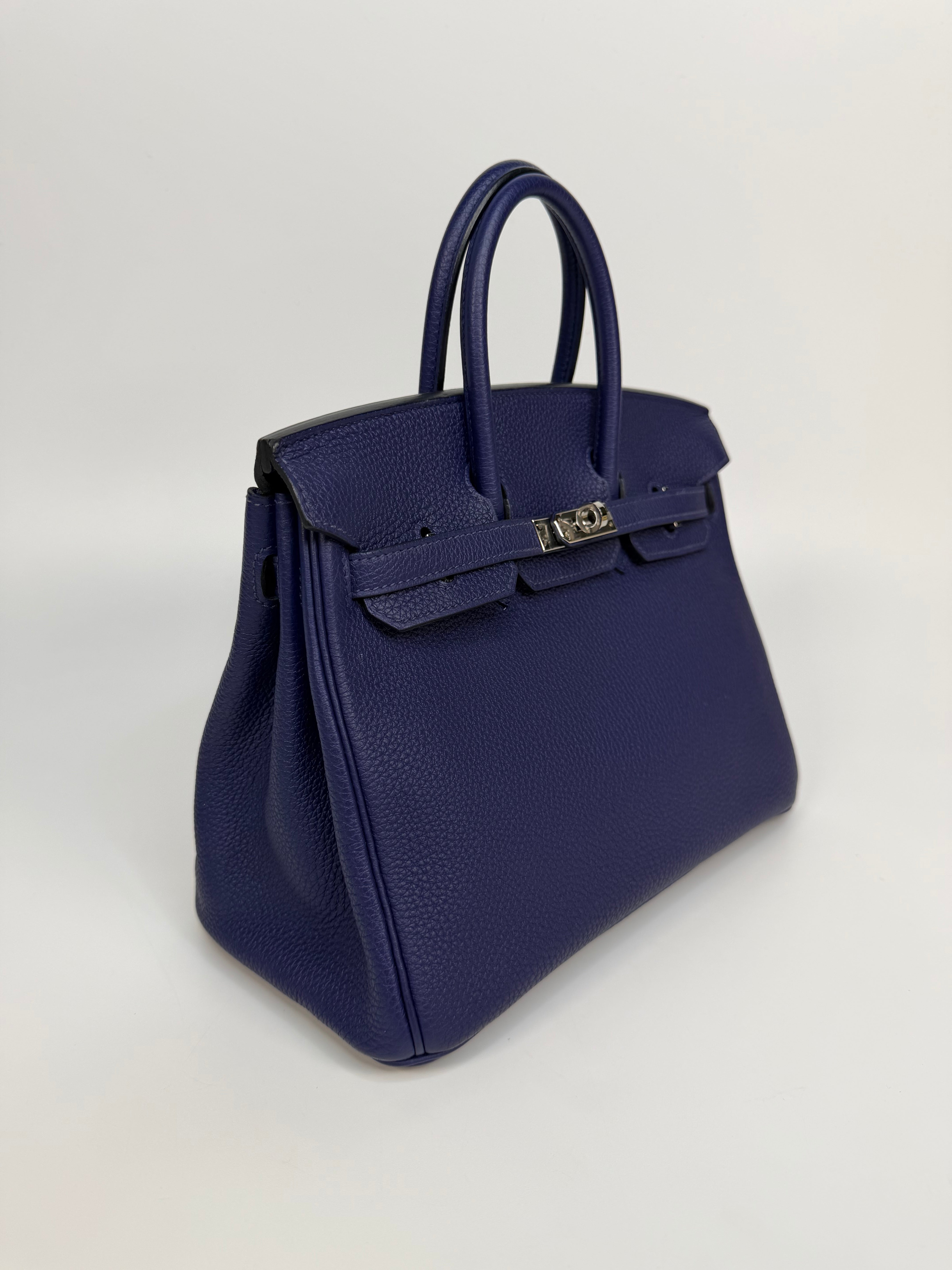 Hermès Birkin 25 In Blue Sapphire Togo With Palladium Hardware. Authentic and preloved in excellent condition