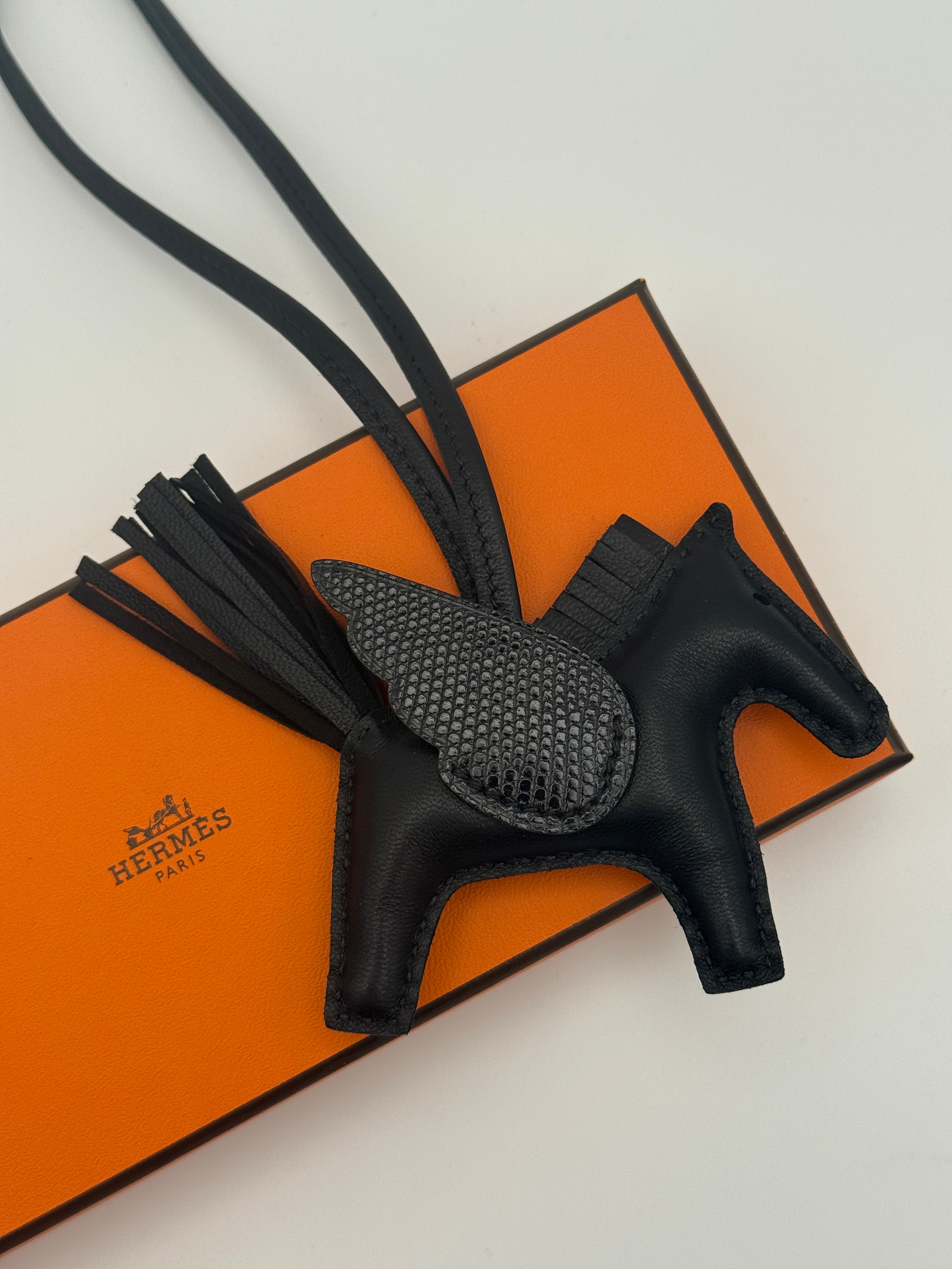Hermès Pegasus PM Black Touch Lizard Excellent Condition. Authentic and preloved. 100% Authenticity Guarantee 
