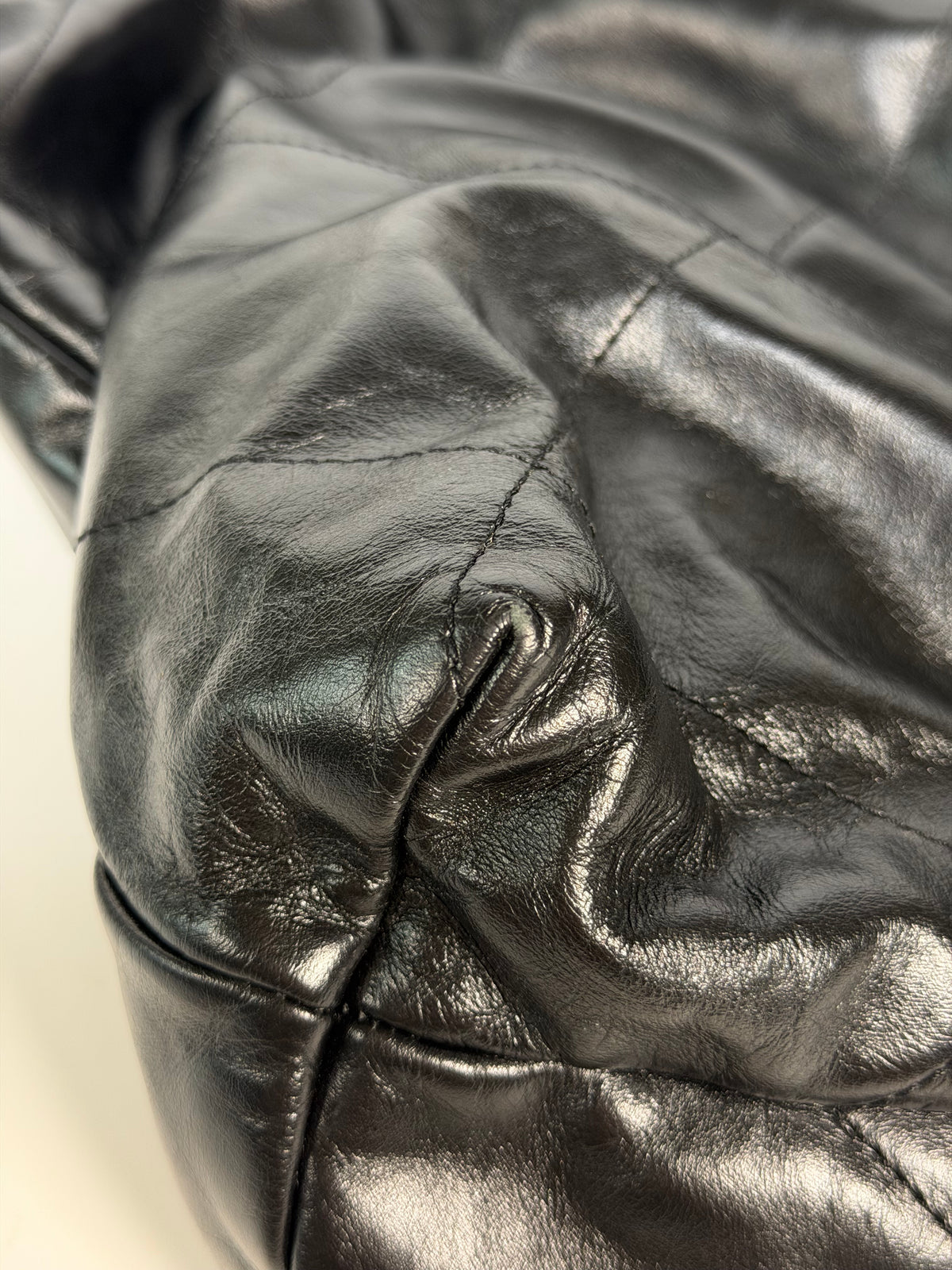 Chanel 22 In Black Calfskin Leather With Gold Hardware