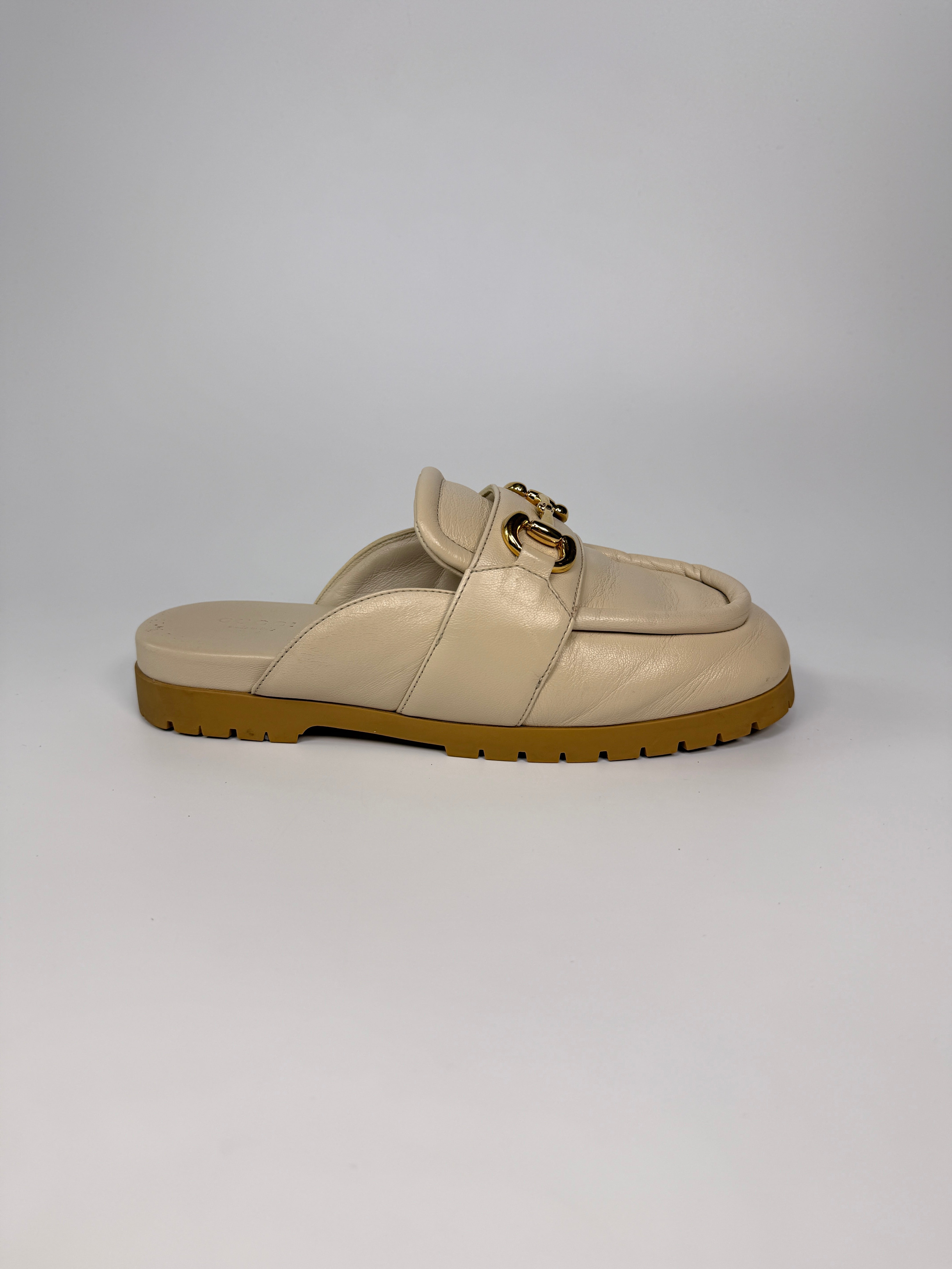 Gucci Mules In Ivory Leather in excellent condition.
Authentic Pre Loved Verified by Luxe Cheshire Trusted Designer resale 