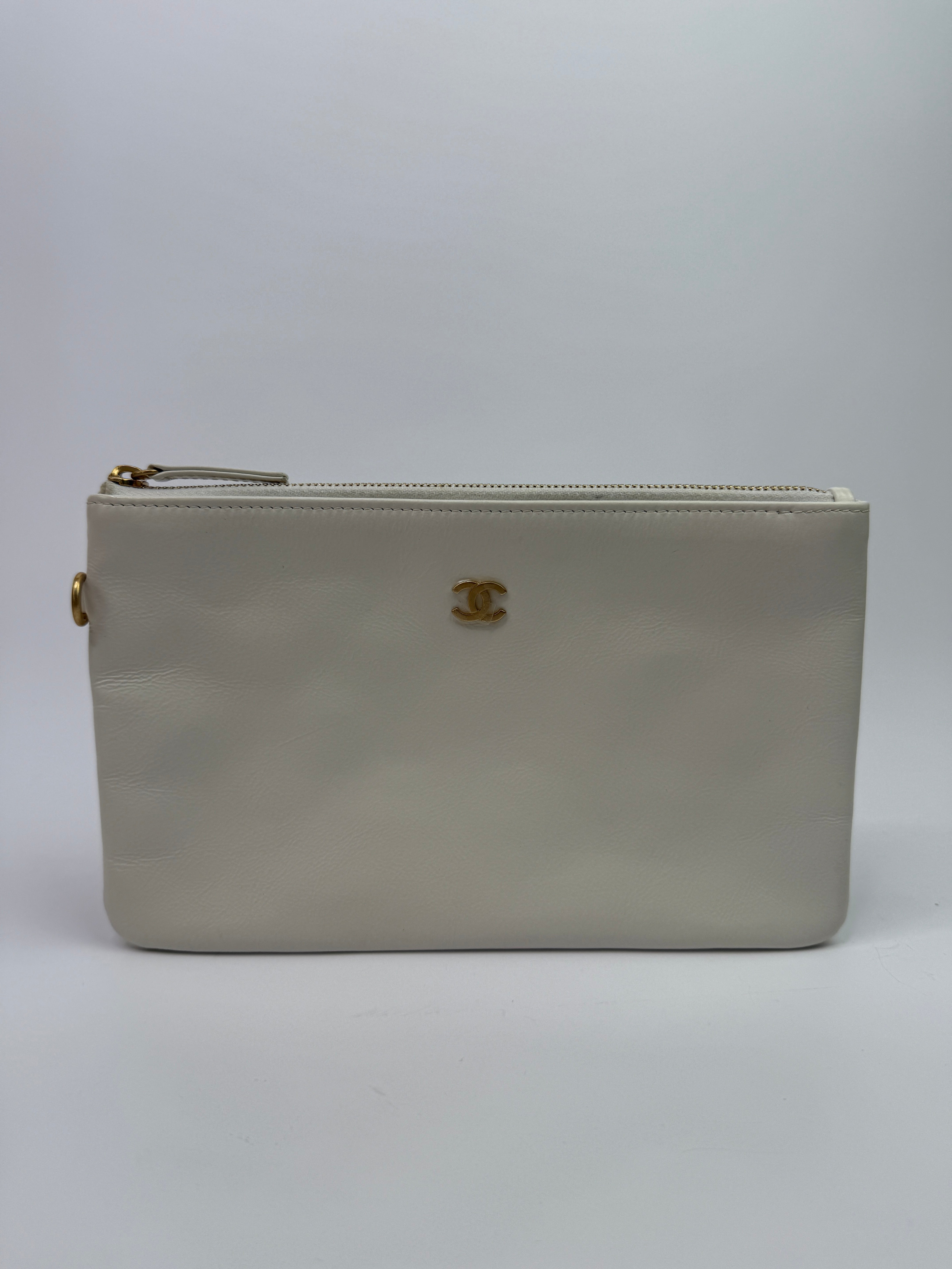 Chanel 22 Medium In White Calfskin Leather With GHW