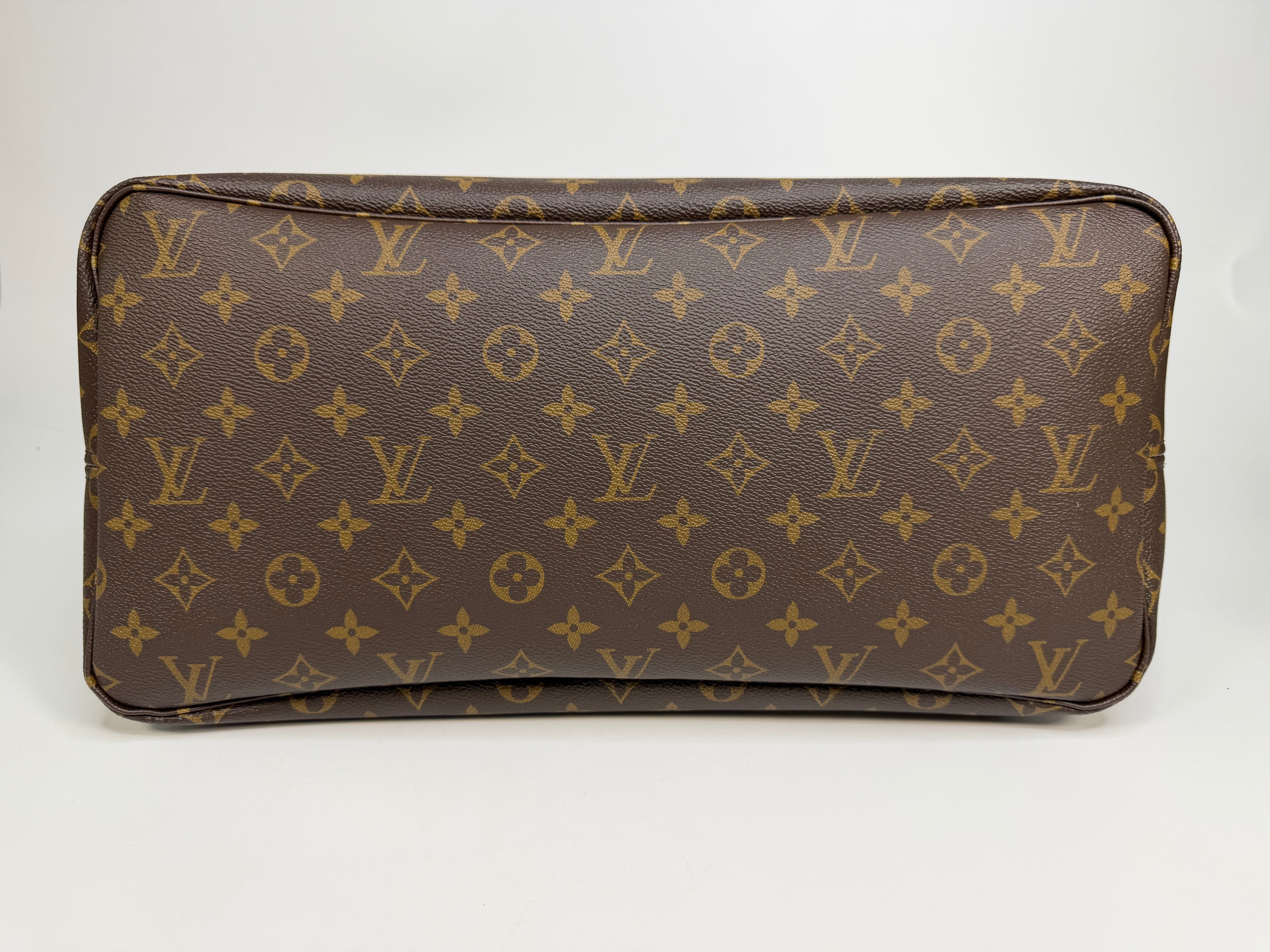 Louis Vuitton Neverfull GM Tote Bag. Authentic and preloved in excellent condition with 100% authenticity guarantee.