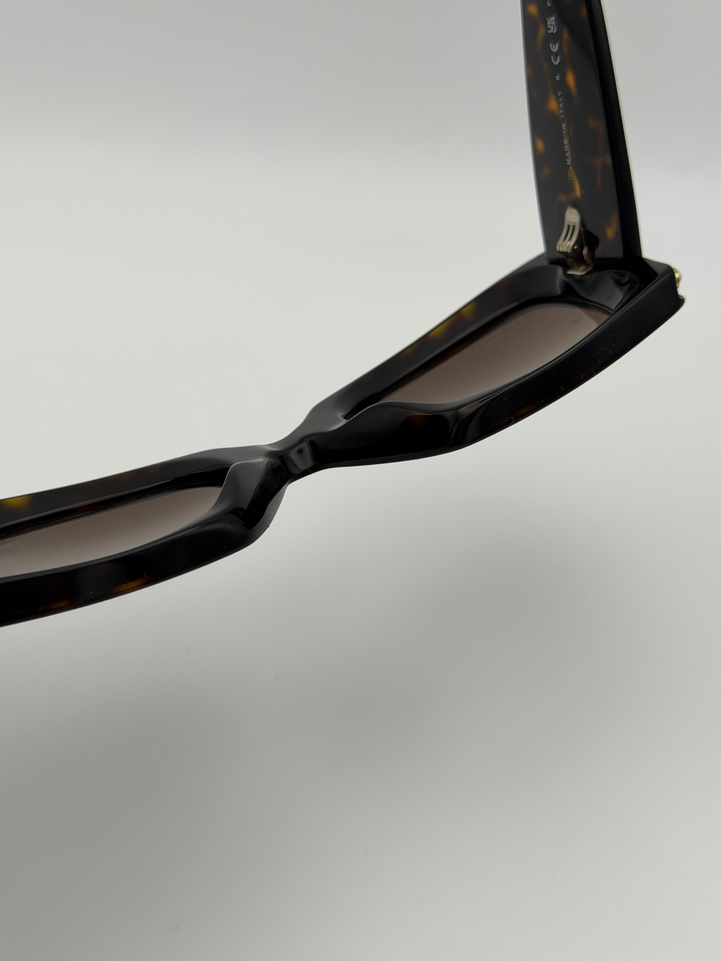 Chanel Sunglasses Tortoiseshell
Authentic Pre Loved Verified by Luxe Cheshire Trusted Designer resale