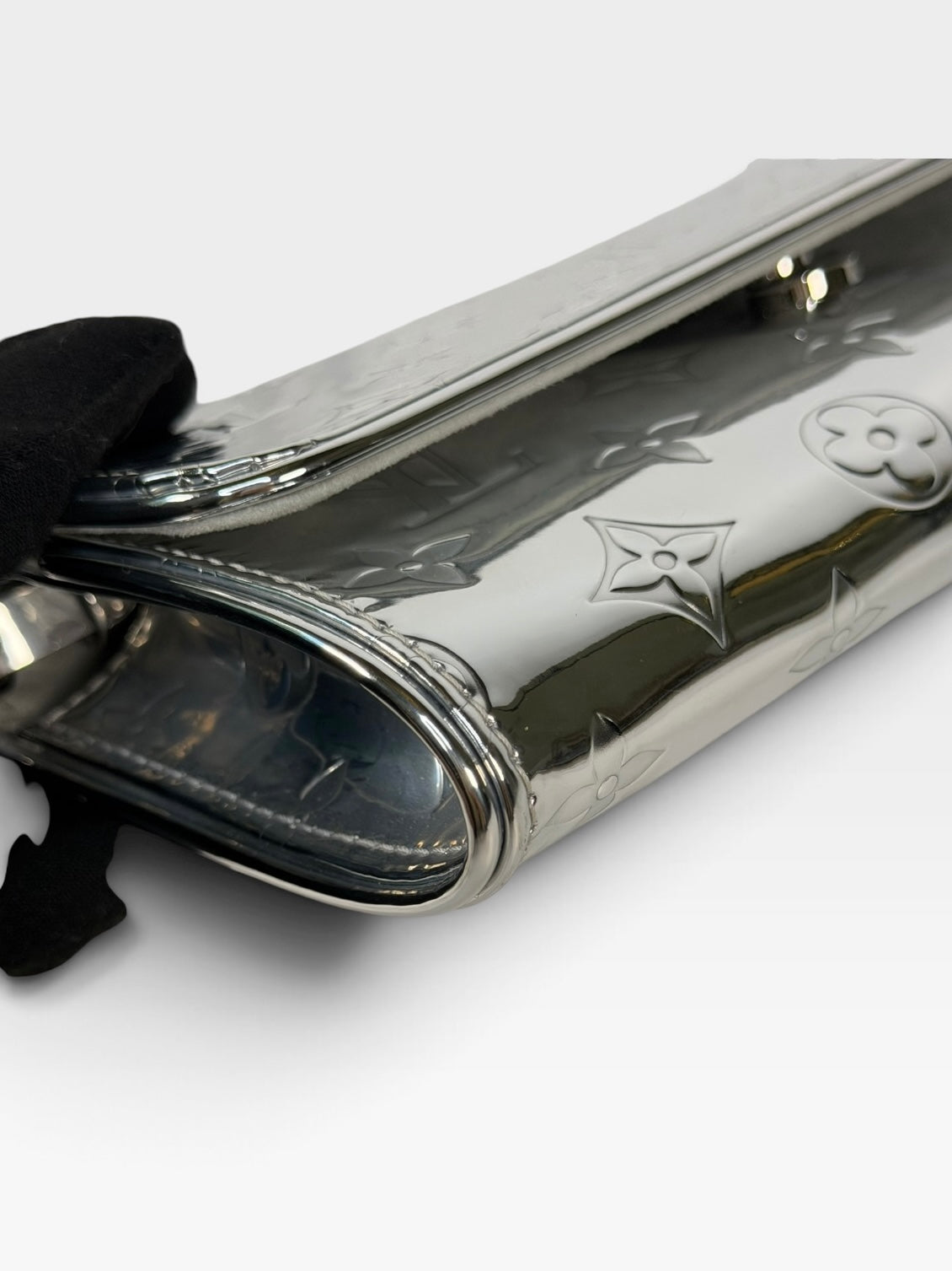 Louis Vuitton Pochette Twin In Monogram Miroir Silver. 100% authentic and preloved in excellent condition