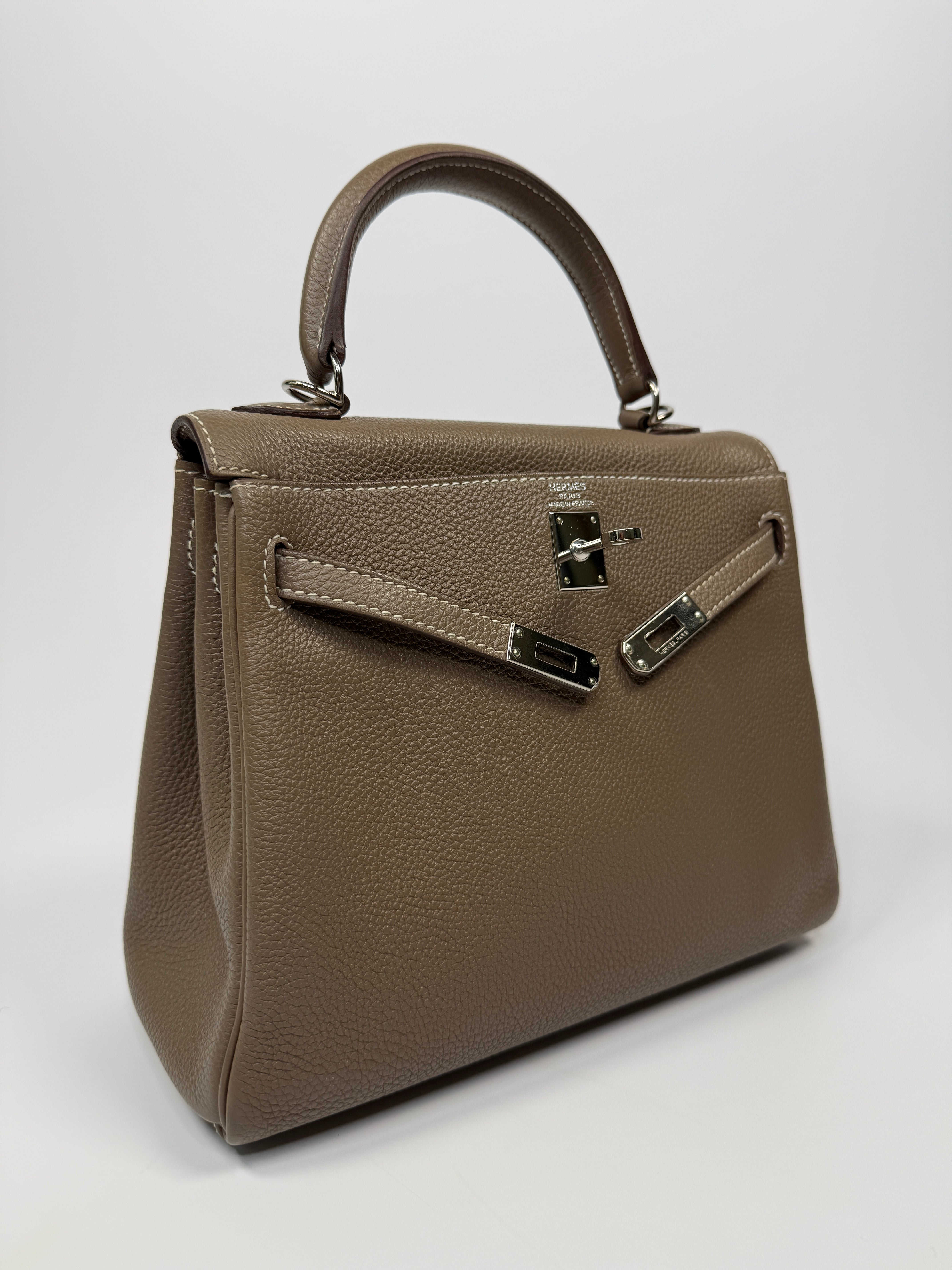 Hermès Kelly 25 In Etoupe Togo Leather With PHW
