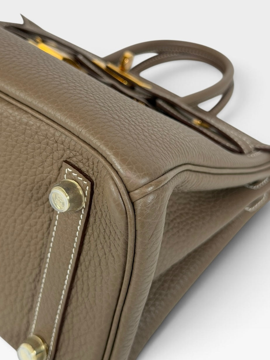 *RARE* Hermès Birkin 25 In Etoupe Epsom Leather With Gold Hardware. Authentic and preloved in excellent condition. 100% luxe Gurantee 