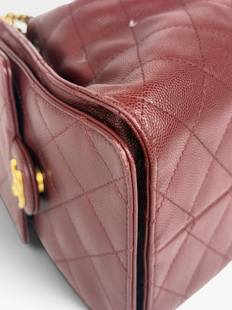 *Luxe Top Pick* Chanel 25 Small In Burgundy Caviar Leather With Gold Hardware, Authentic and preloved in excellent condition. 100% guatantee