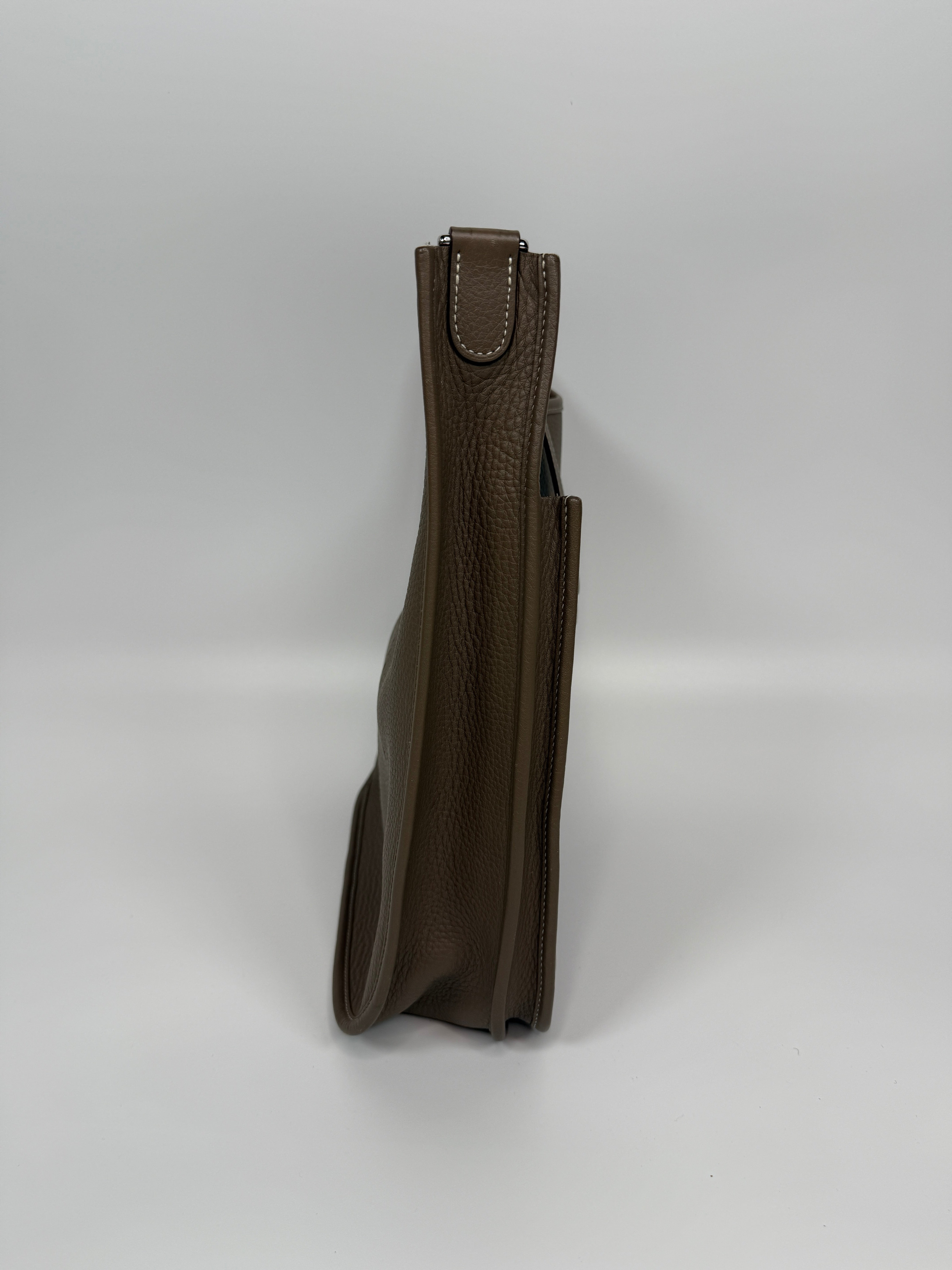 Hermès Evelyne 32 In Etoupe Clemence Leather With Palladium hardware Authentic and pre loved in Very Good condition 