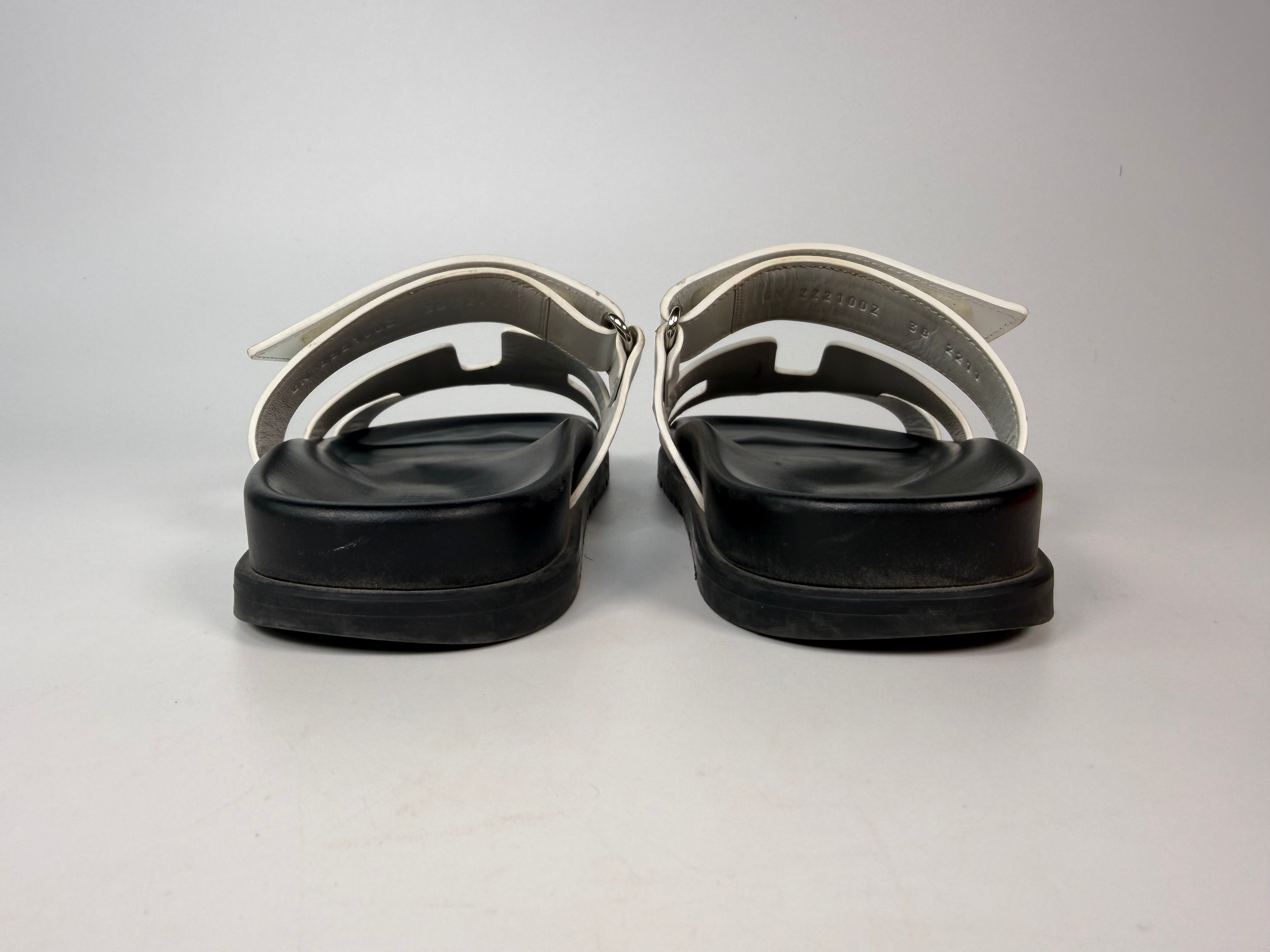 Hermès Chypre Sandals In White (Size 38/UK5) in very good condition 100% authentic and preloved