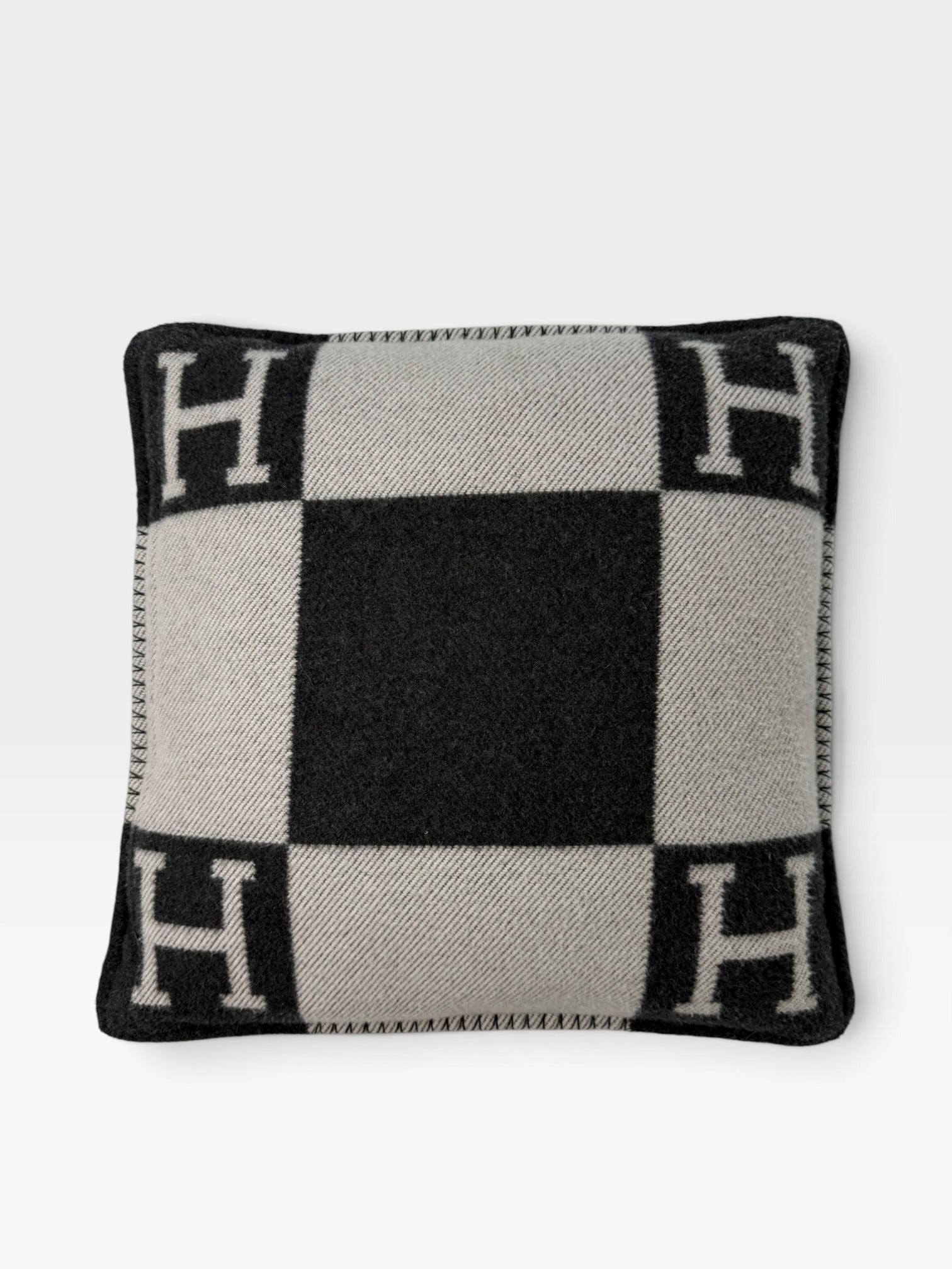 Hermès Avalon Cushion 50x50 In Ecru And Gris Foncé in excellent condition 100% authentic and preloved