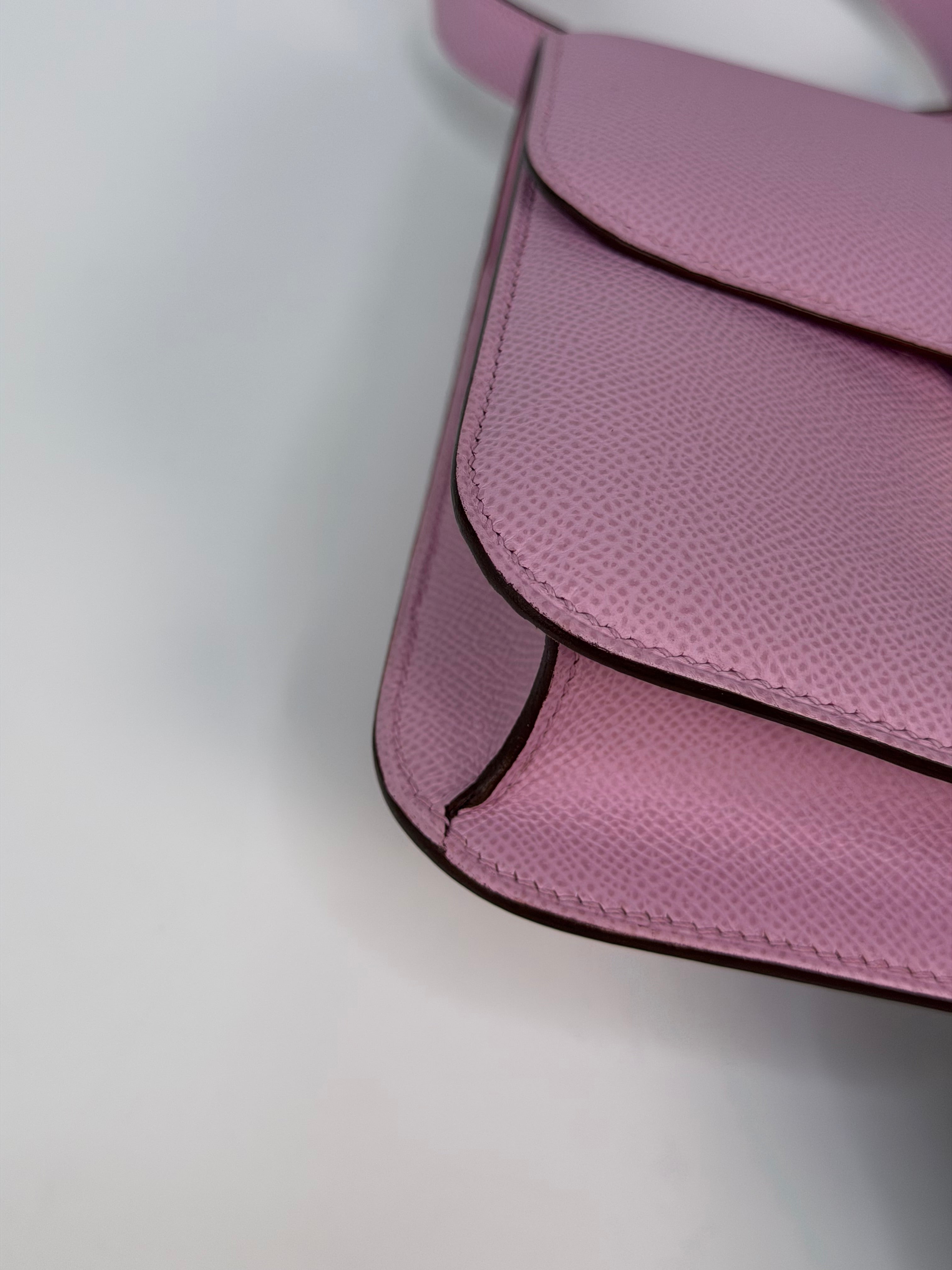 Hermès Constance 22 In Mauve Sylvester Epsom Leather With Rose Gold Hardware. Authentic and preloved in excellent condition. 100% guarantee.