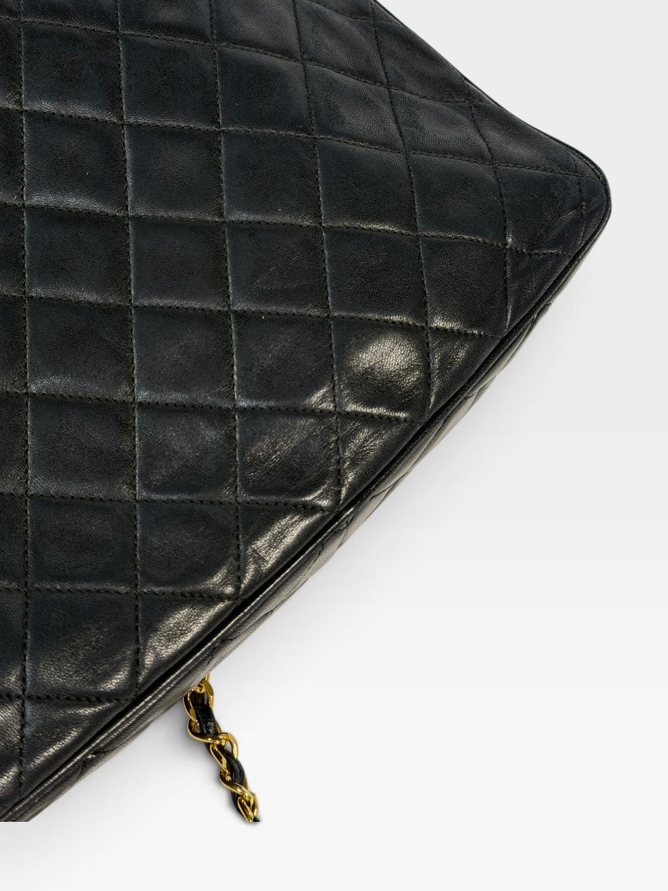 Chanel Vintage Quilted Camera Bag In Black Lambskin With 24kt Gold Hardware 100% authentic and preloved in excellent condition