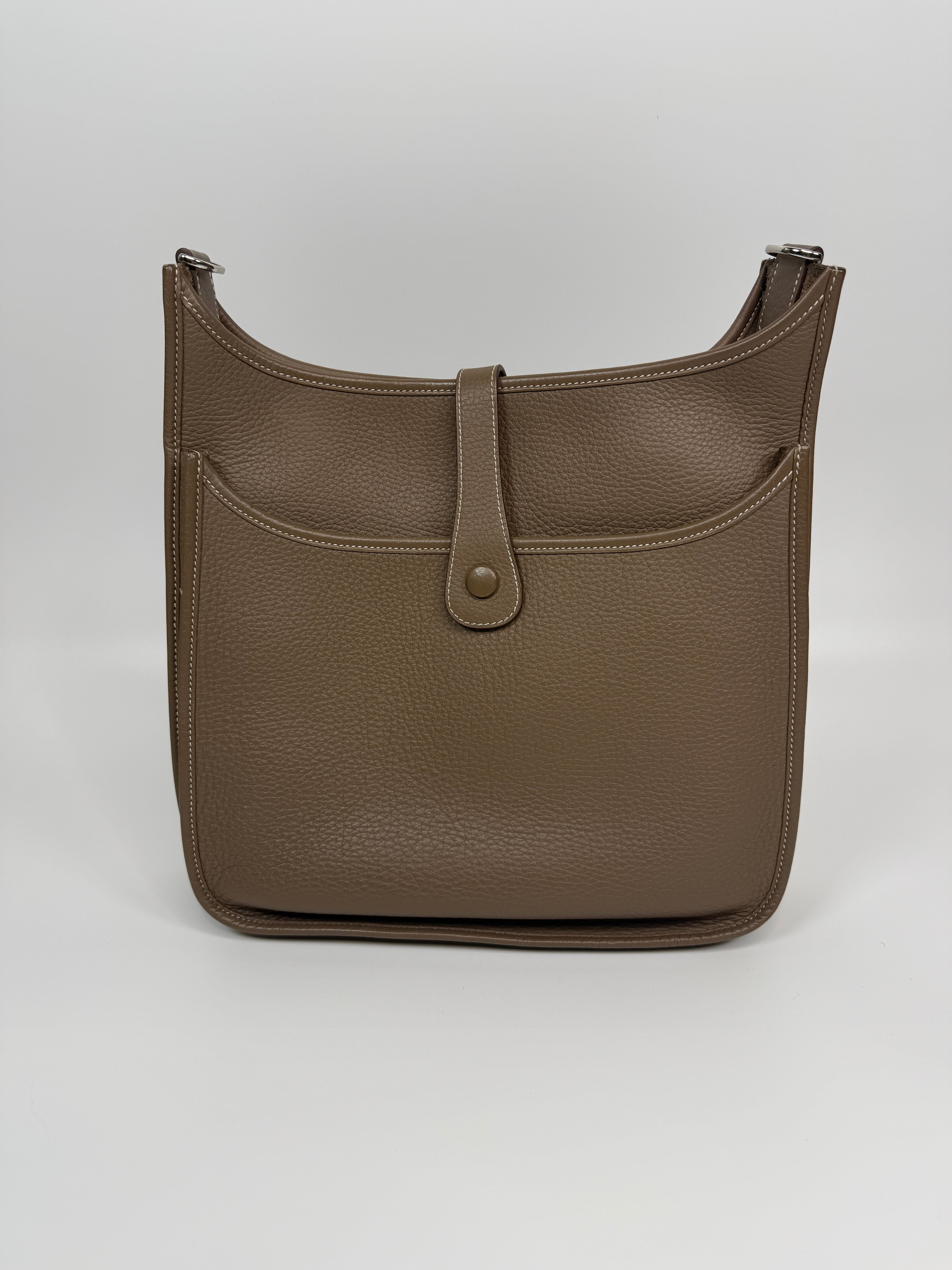 Hermès Evelyne 32 In Etoupe Clemence Leather With Palladium hardware Authentic and pre loved in Very Good condition 