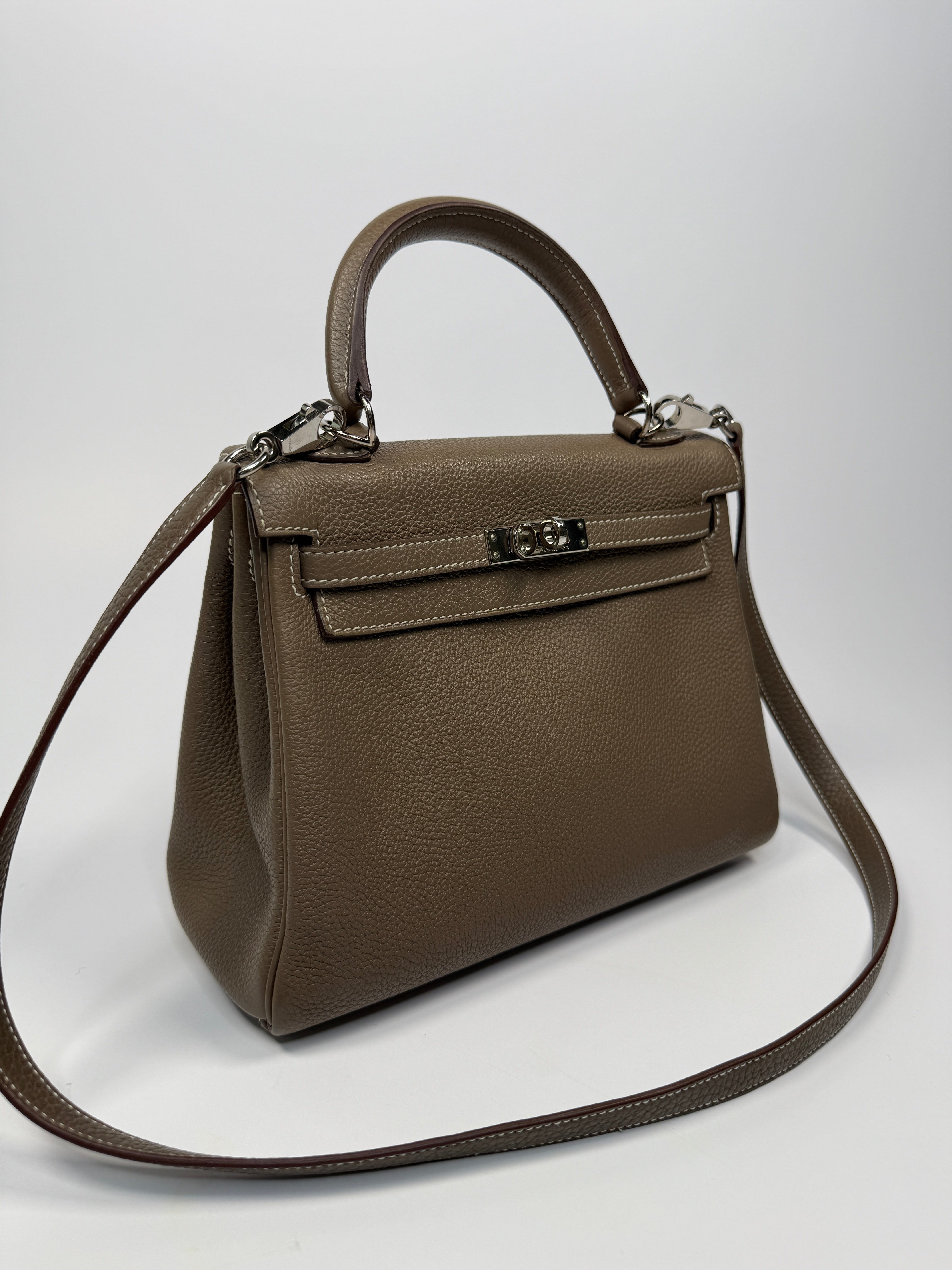 Hermès Kelly 25 In Etoupe Togo Leather With PHW