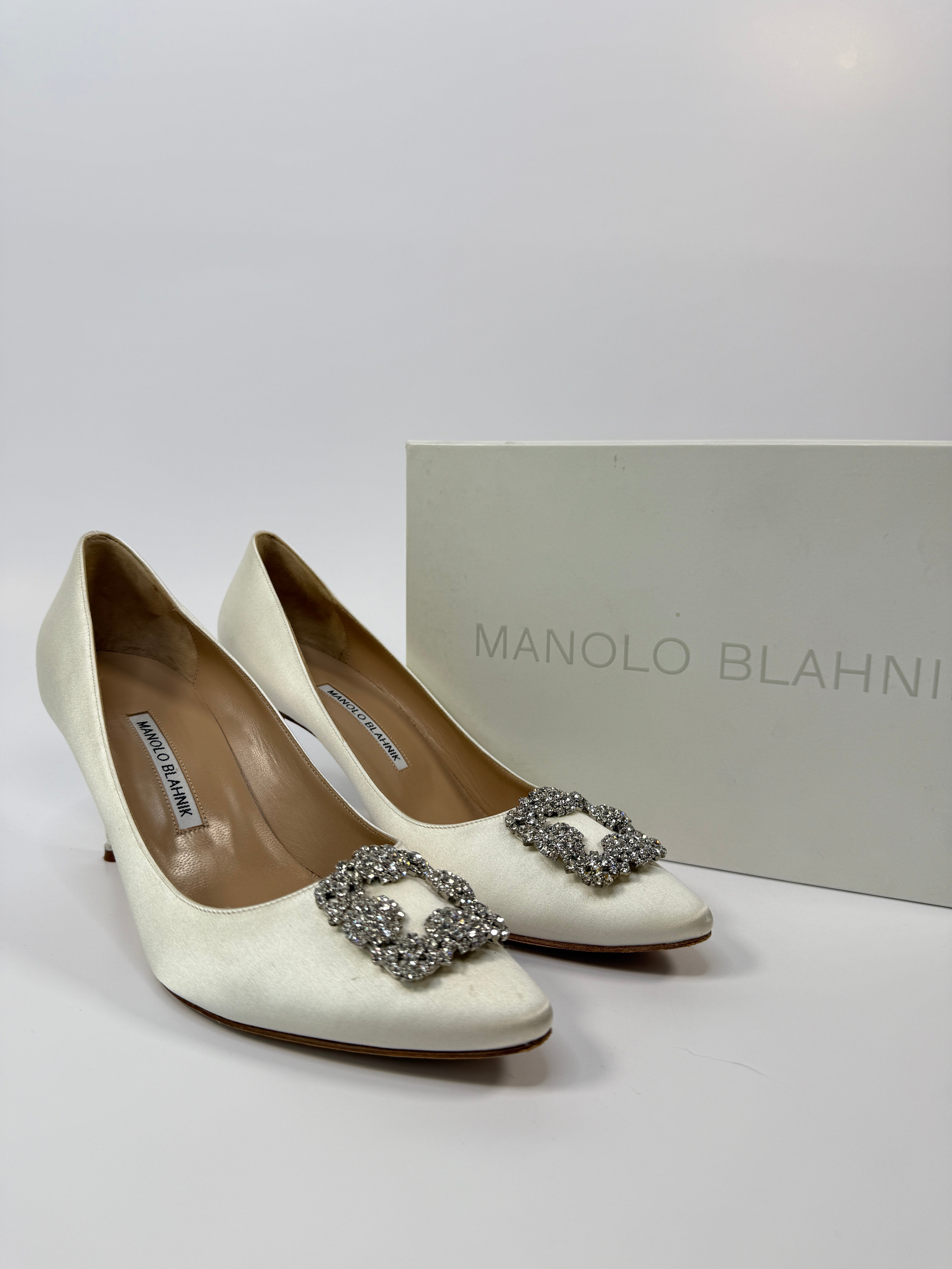 Manolo Blahnik Hangisi 90 Ivory Satin Pumps (Size 42/UK9)