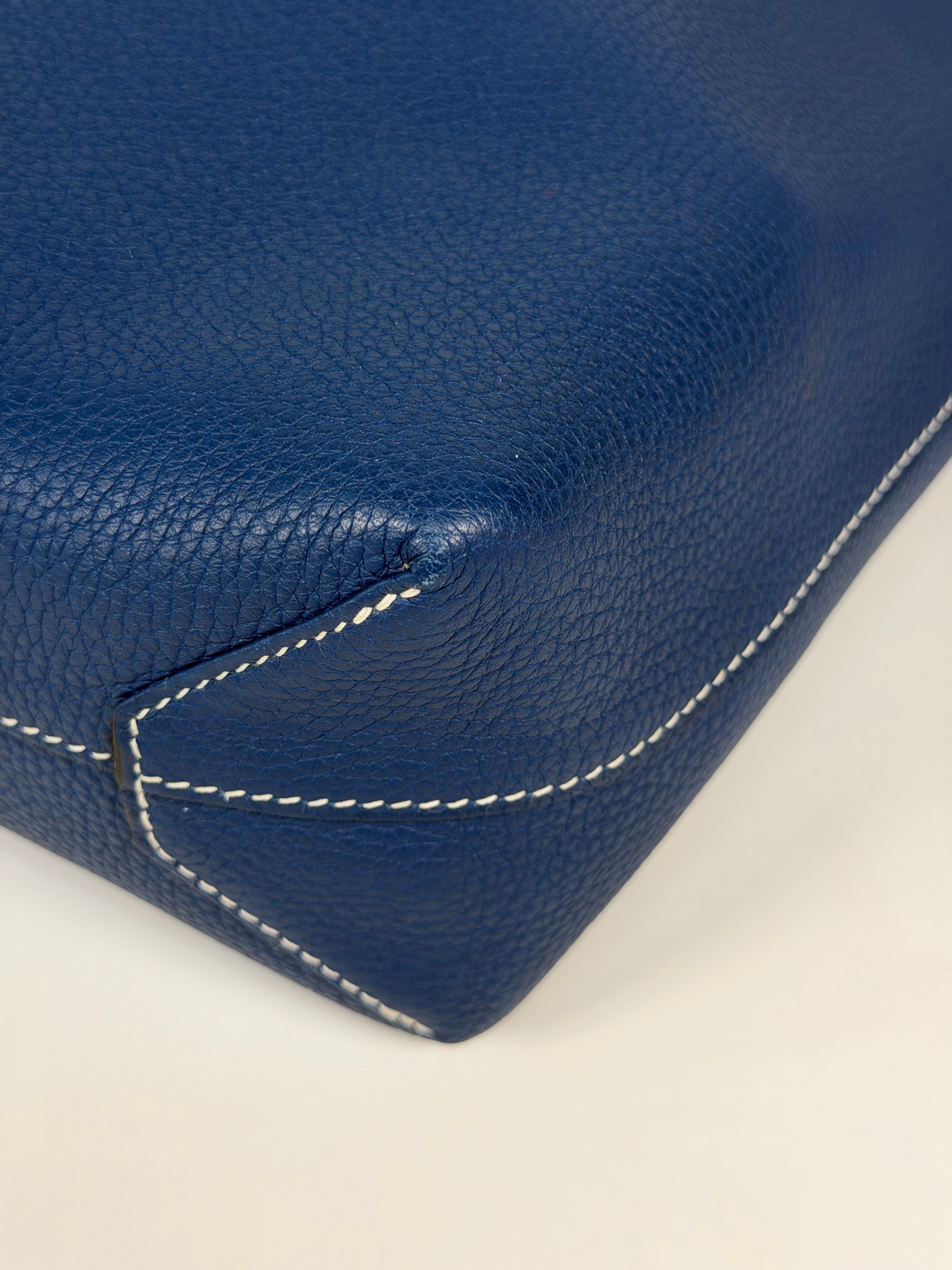 Hermès Double Sens In Bleu Leather
Authentic Pre Loved Verified by Luxe Cheshire Trusted Designer resale