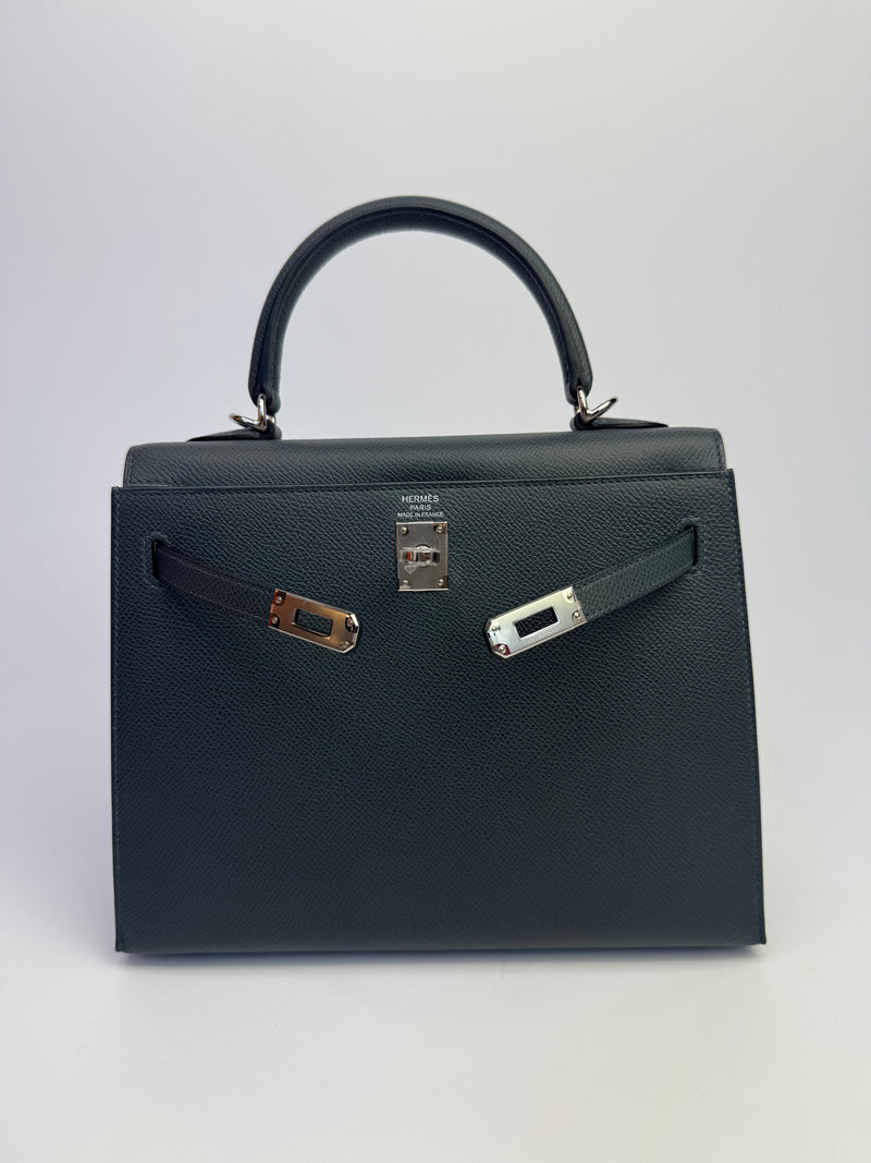 Hermès Kelly Sellier 25 In Gris Misty Epsom Leather With PHW