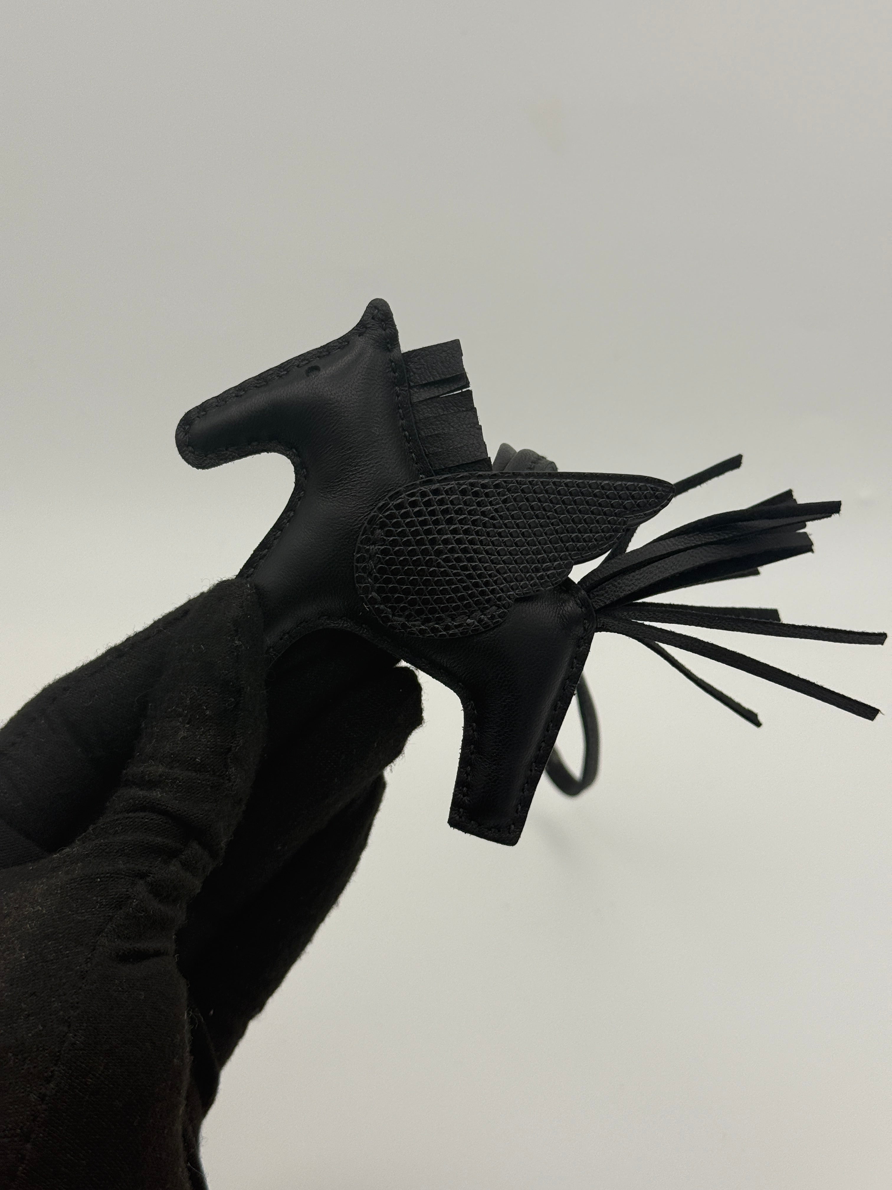 Hermès Pegasus PM Black Touch Lizard Excellent Condition. Authentic and preloved. 100% Authenticity Guarantee 