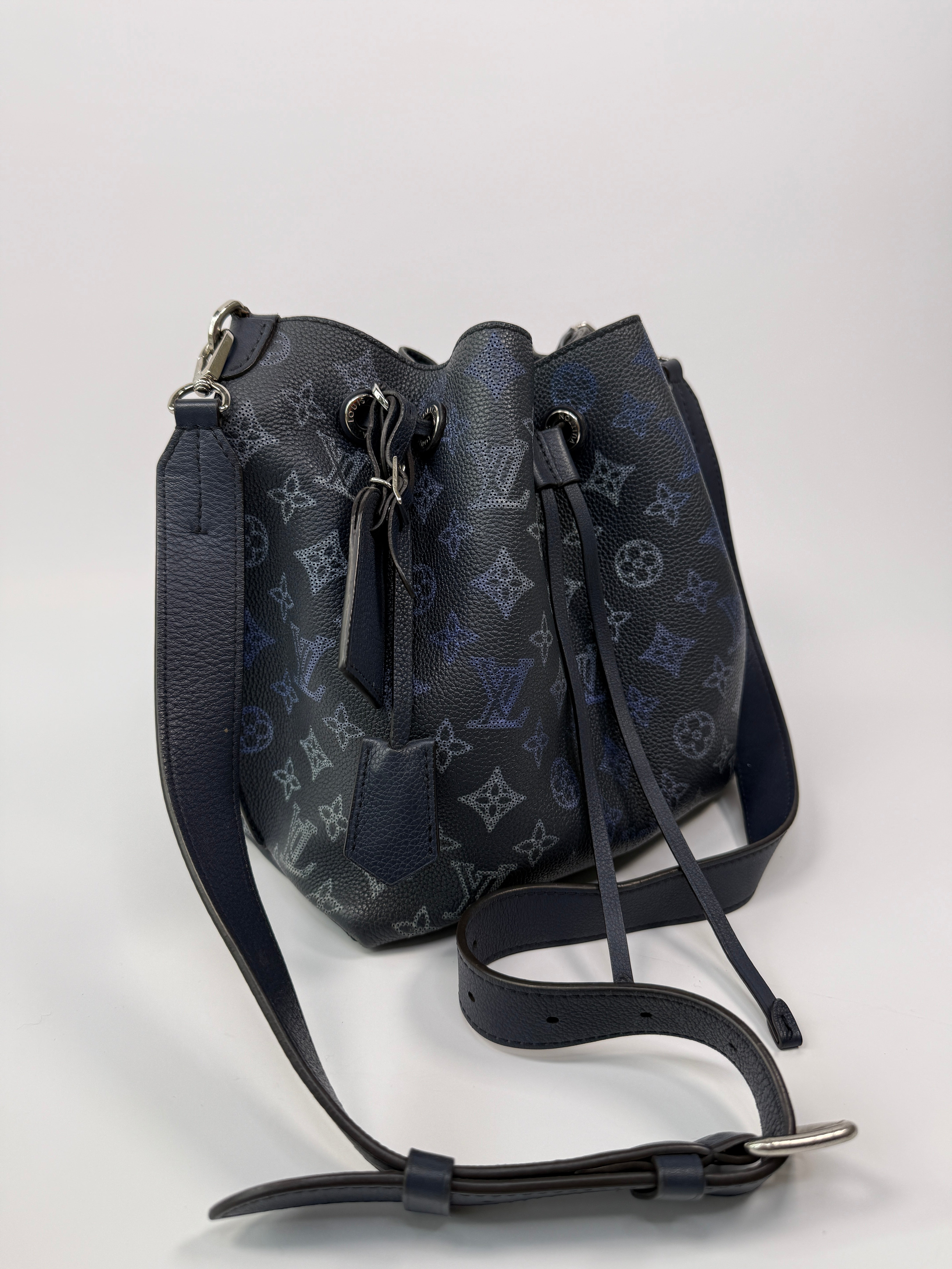 Louis Vuitton Muria Bucket Bag In Mahina Calfskin Leather