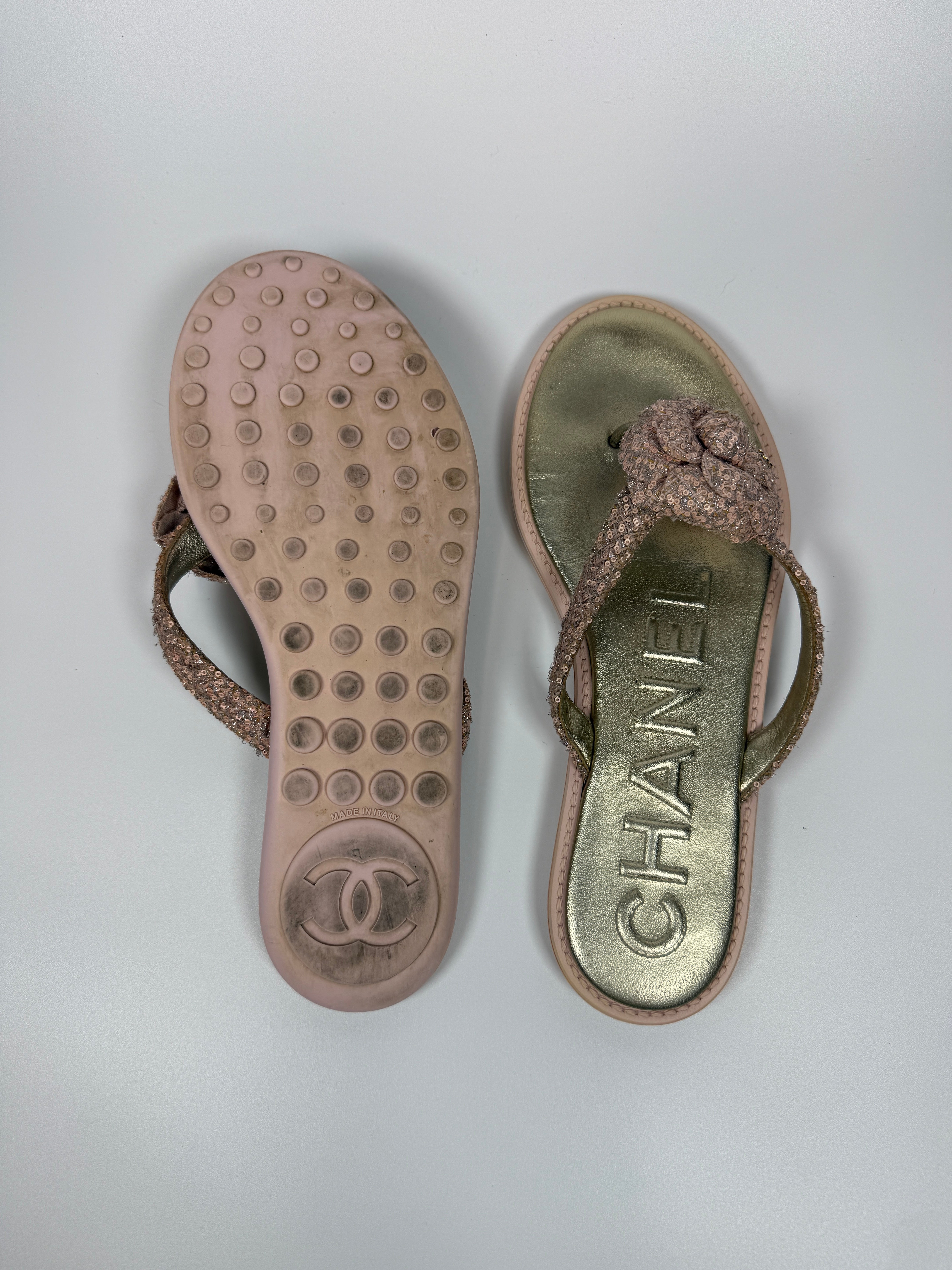 Authentic and preloved Chanel Camelia CC Thong Slides (Size 40/UK7) pink and gold tweed Good condition. 100% Authenticity guarantee.