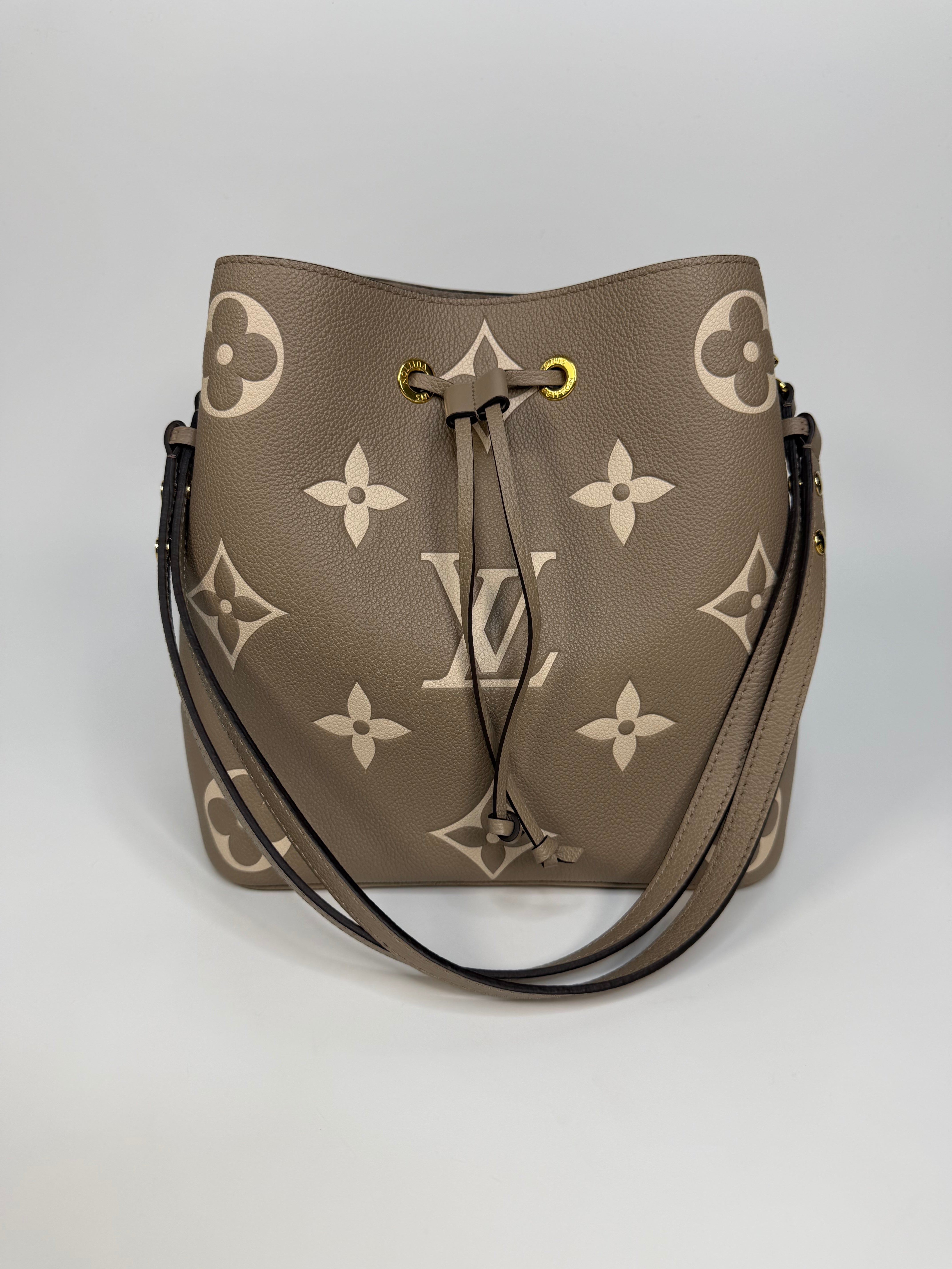 Louis Vuitton NéoNóe Bucket Bag MM Bi Colour Empereinte. Authentic and preloved in excellent condition. 