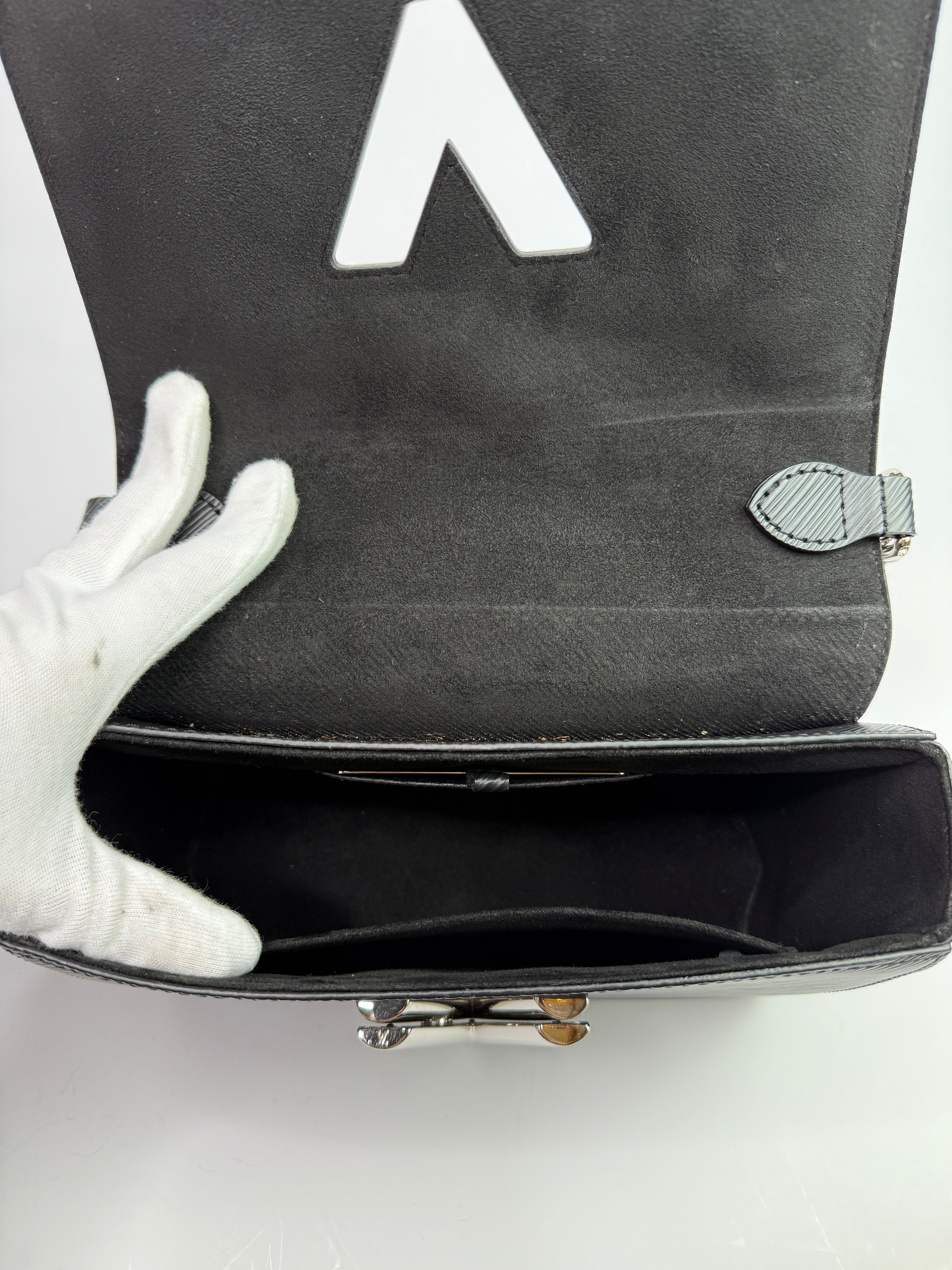 Louis Vuitton Black Epi Leather Twist MM Shoulder Bag