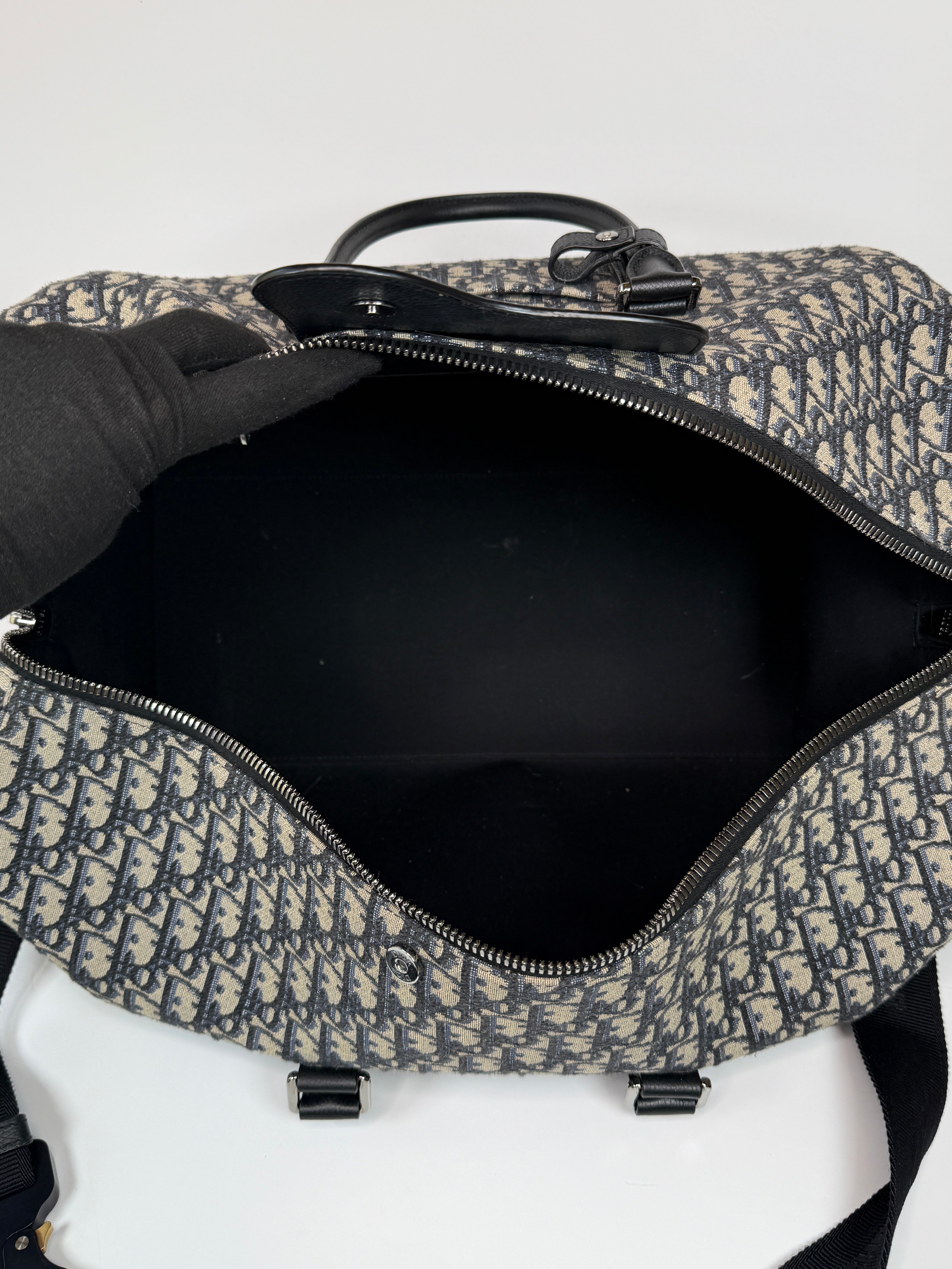 Christian Dior Oblique Canvas Travel Bag With Gold Hardware In Very Good Condition.
Authentic Pre Loved Verified by Luxe Cheshire Trusted Designer resale 