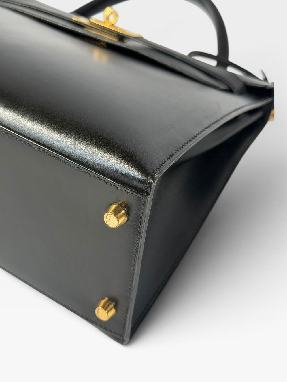 *RARE* Hermès Vintage Kelly 28 In Black Box Calf Leather With Gold Hardware. Authentic and preloved in excellent condition. 100% guarantee