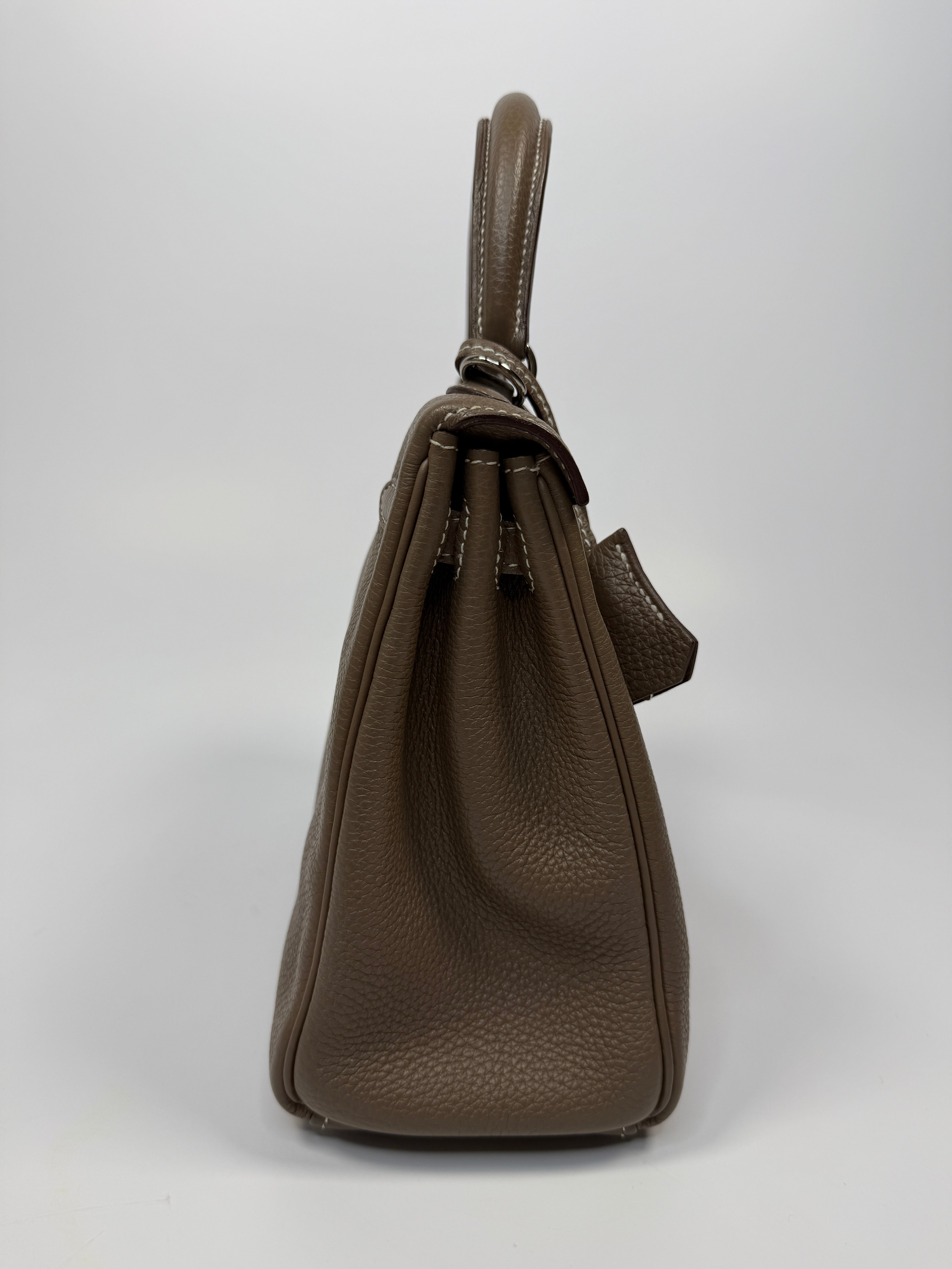 Hermès Kelly 25 In Etoupe Togo Leather With PHW