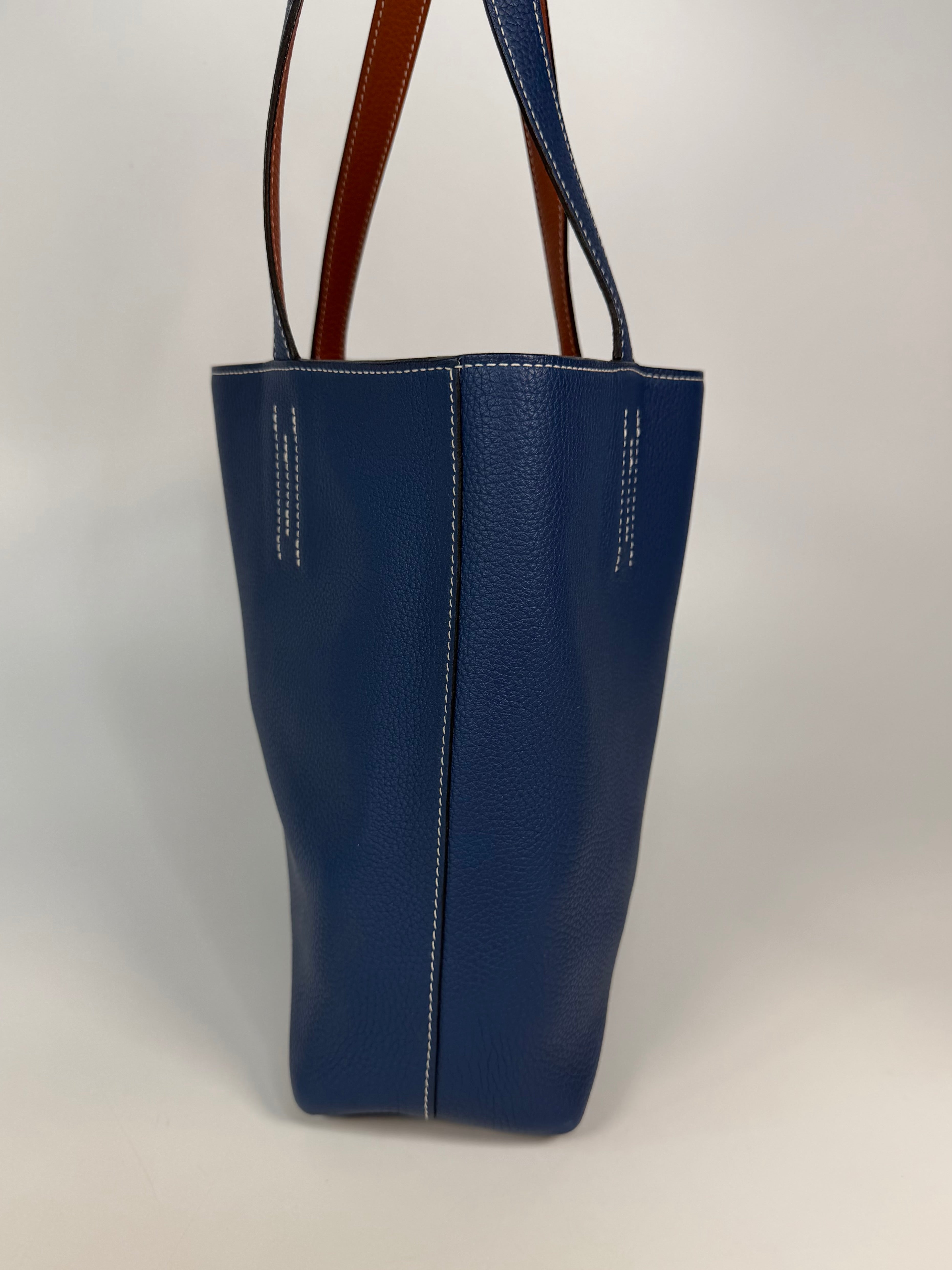 Hermès Double Sens In Bleu Leather
Authentic Pre Loved Verified by Luxe Cheshire Trusted Designer resale
