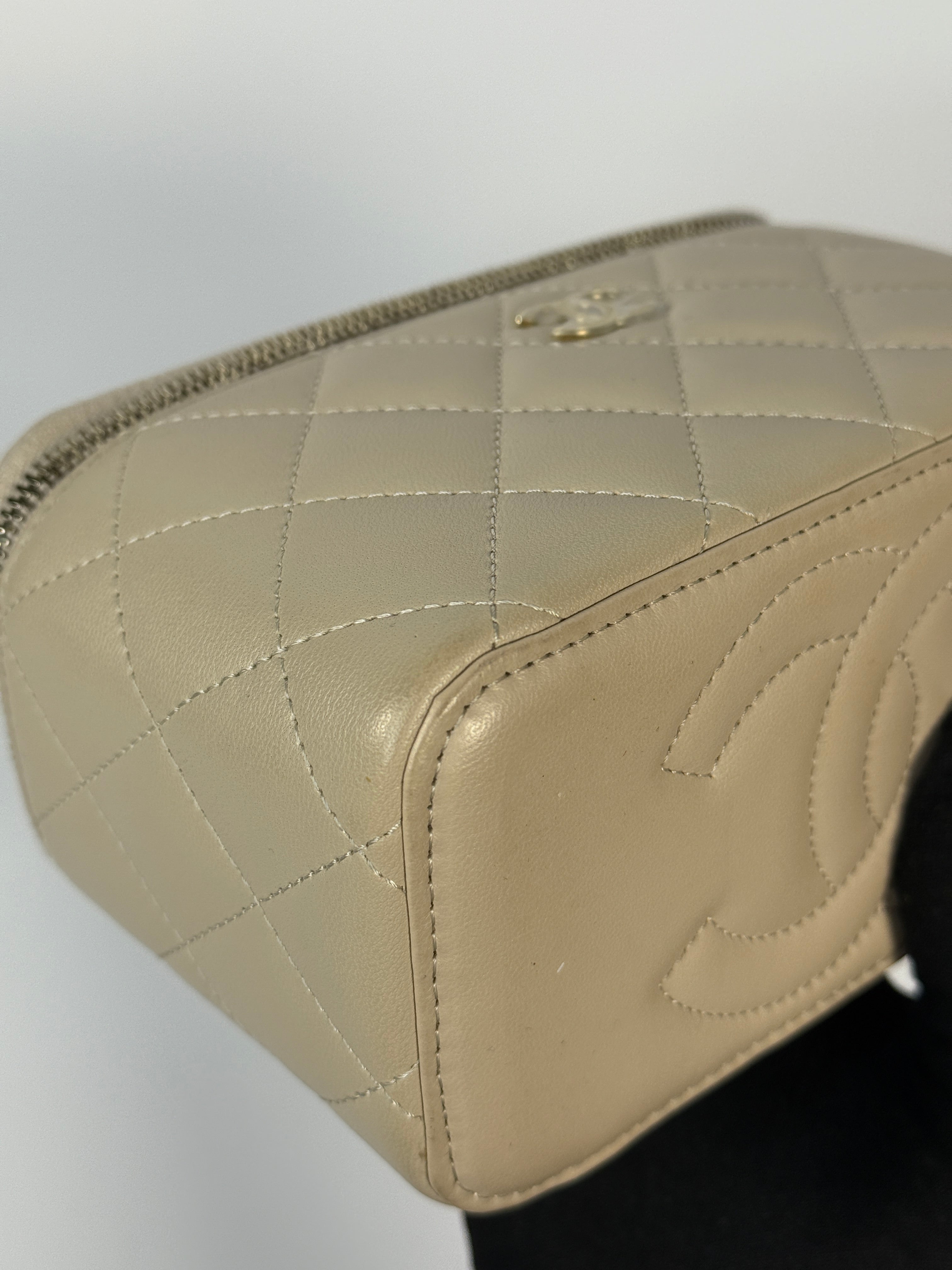 Chanel Vanity Rectangular Top Handle Ecru/Beige Lambskin With Gold Hardware Authentic and preloved. Excellent condition.