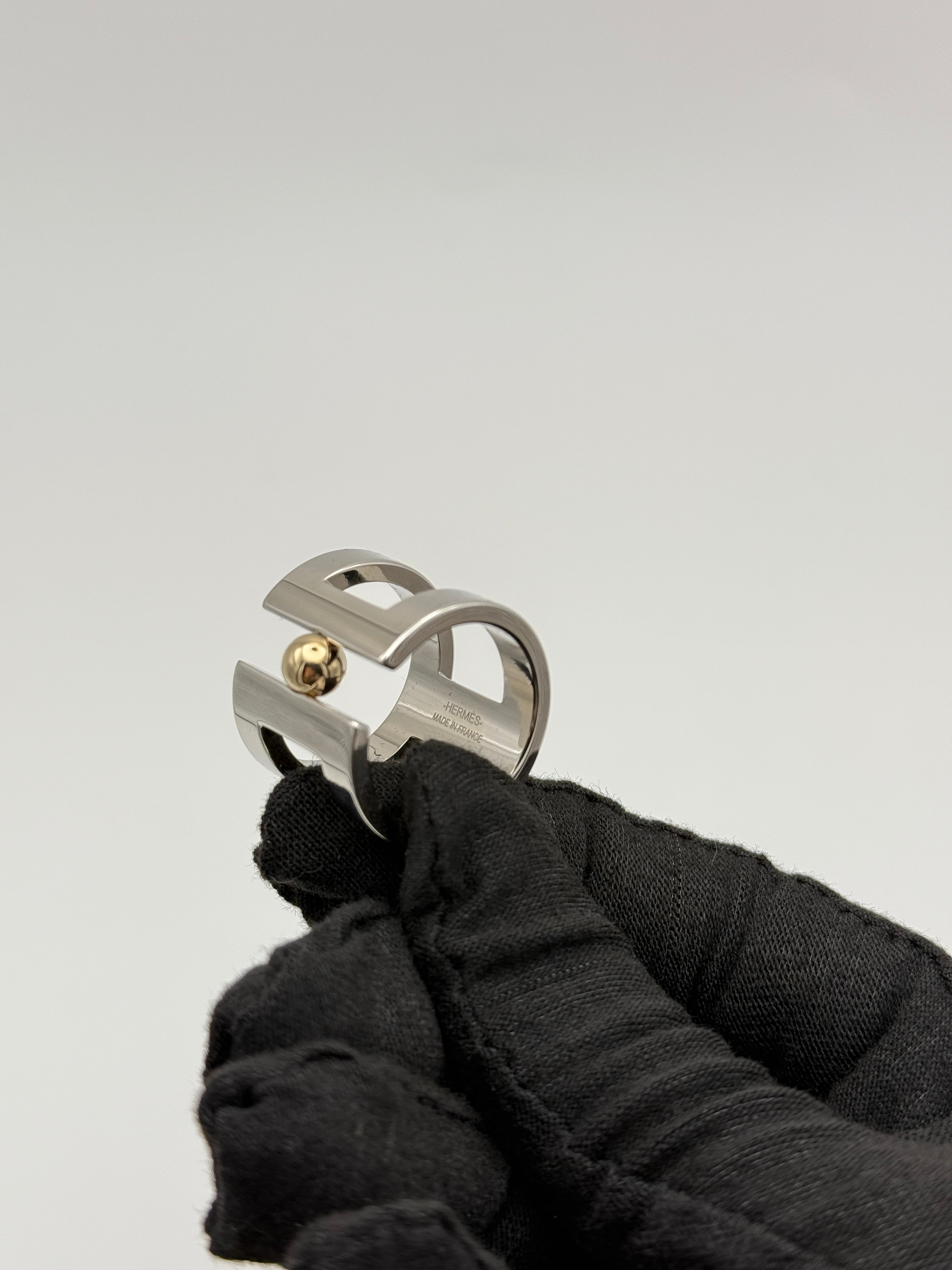 Hermès H Perle Scarf Ring New and unused condition. Authentic and Preloved.