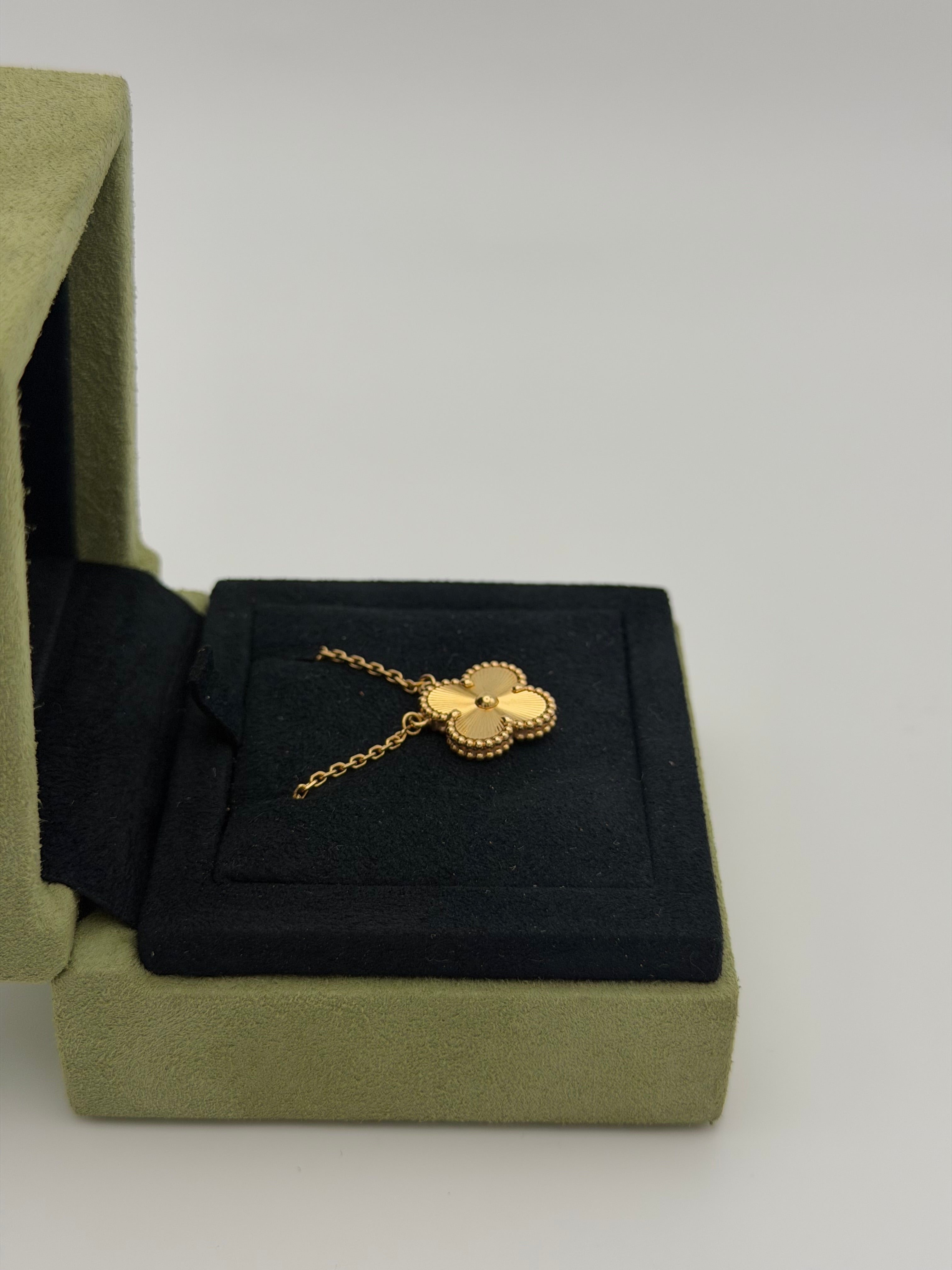 Van Cleef & Arpels Vintage Alhambra In 18ct Gold Pendant