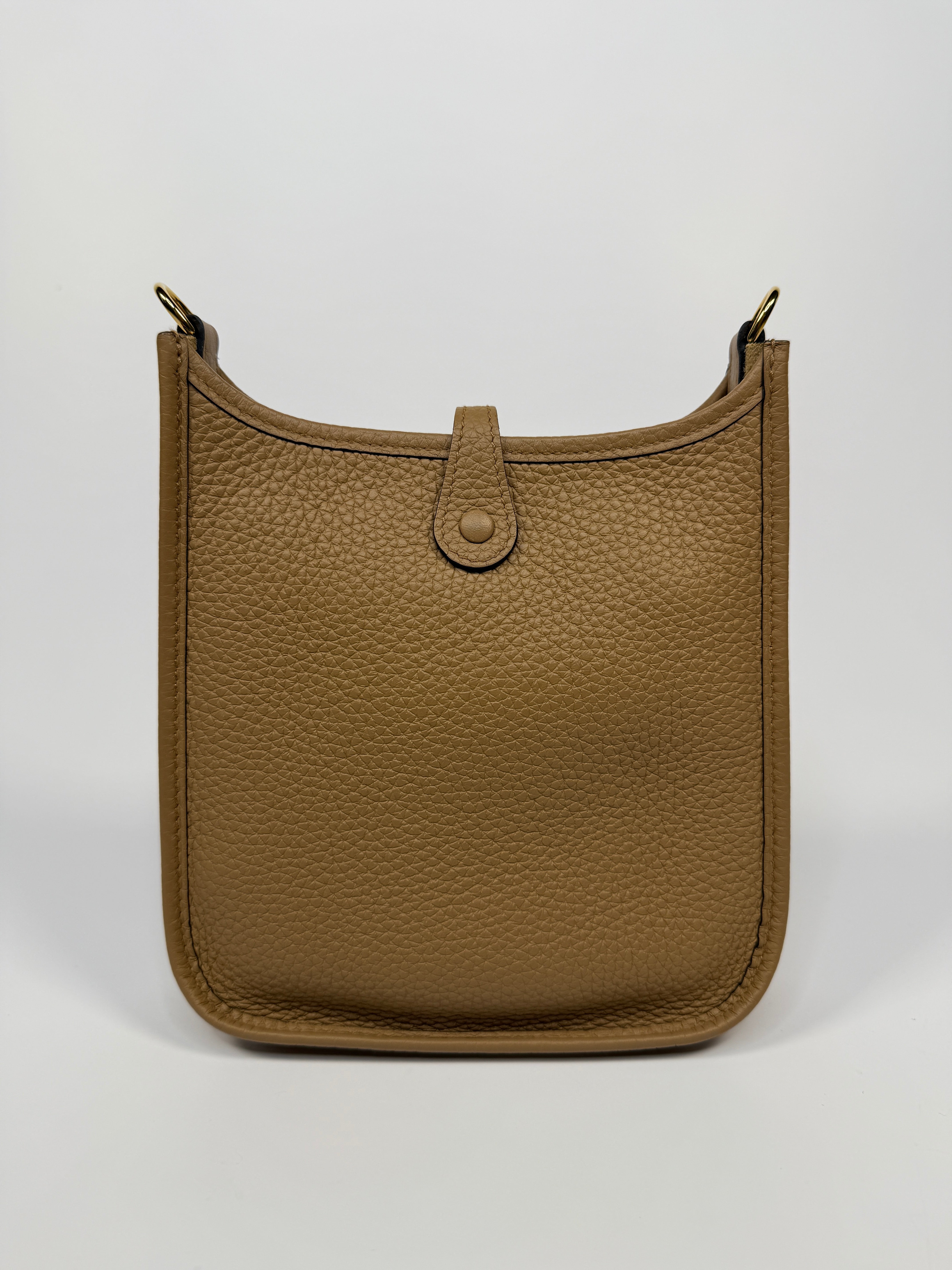 Hermès Evelyne TPM In Chai Clemence Leather With Gold Hardware. Authentic and preloved in excellent condition.
