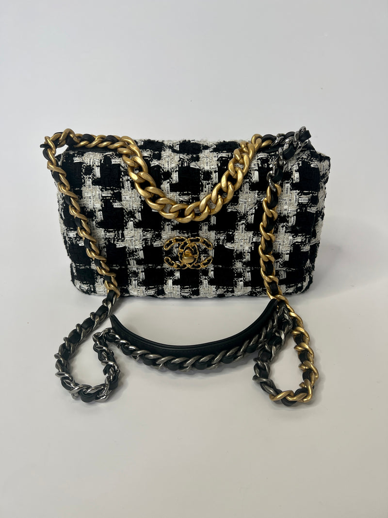 Chanel 19 Small In Houndstooth Tweed