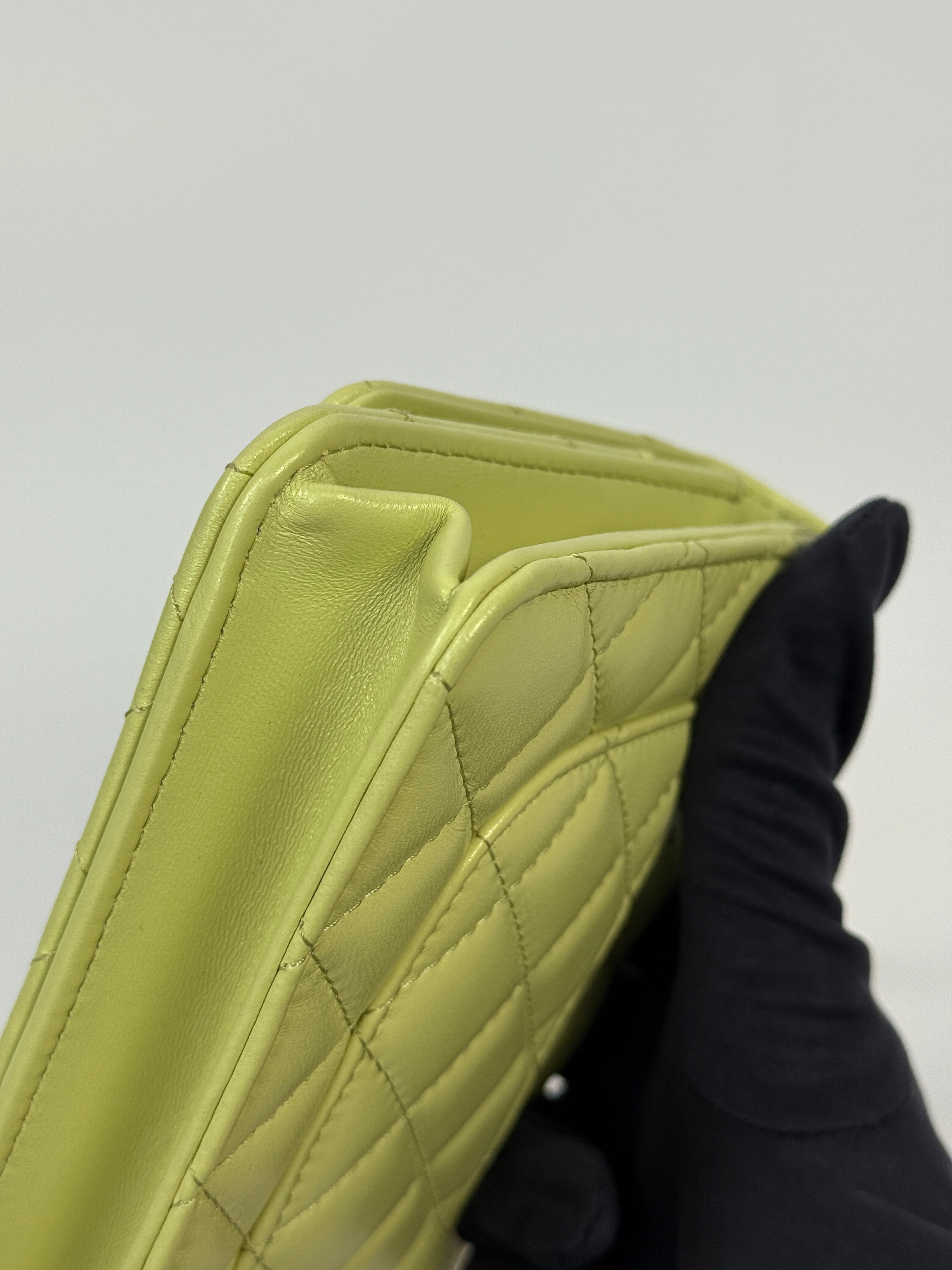 Chanel Wallet On Chain In Green Lambskin With Gold Hardware
Pre Loved & Authentic 