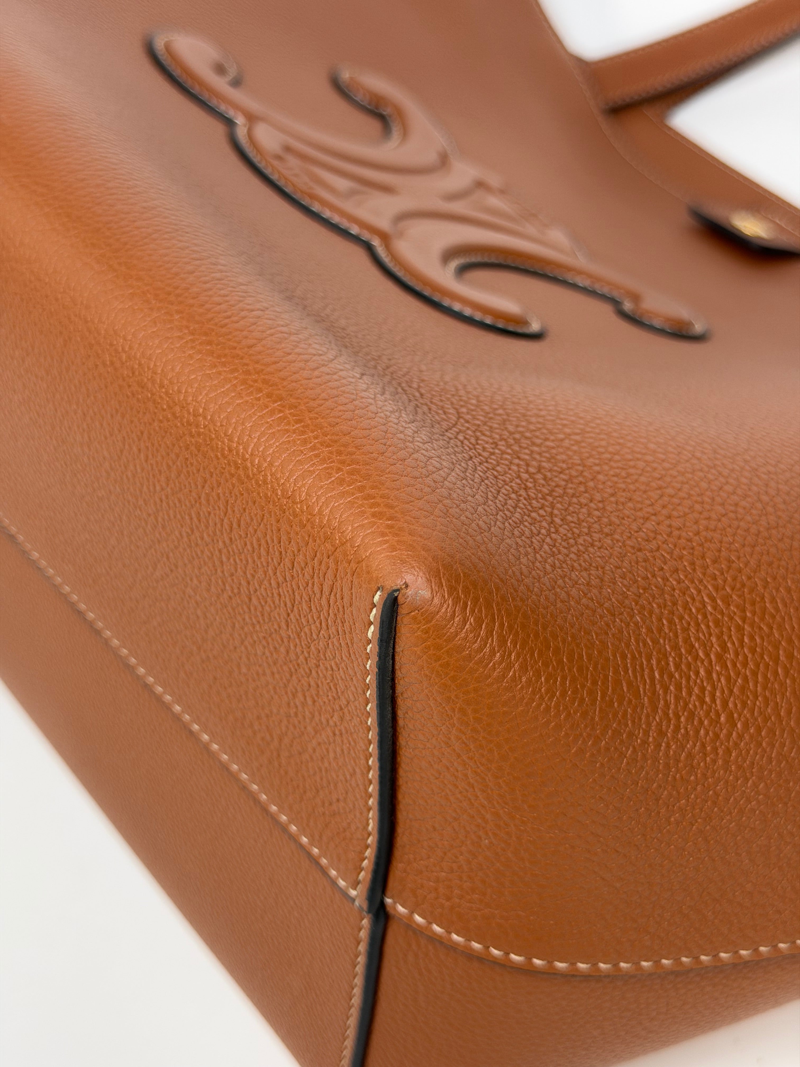 Celine Medium Cabas Anaïs Triomphe In Tan Grained Calfskin. Authentic and preloved in excellent condition