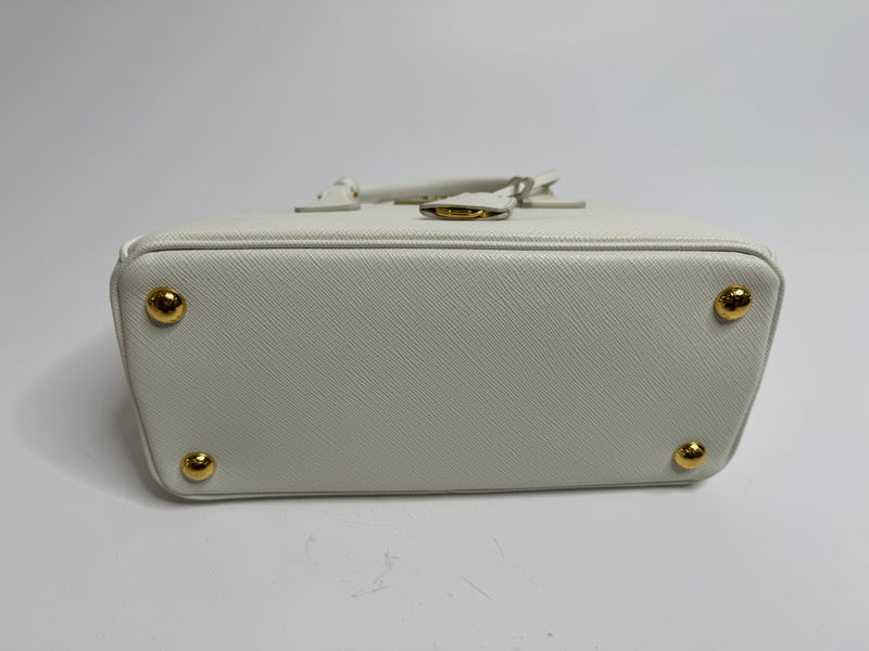 Prada saffiano lux tote small outlet