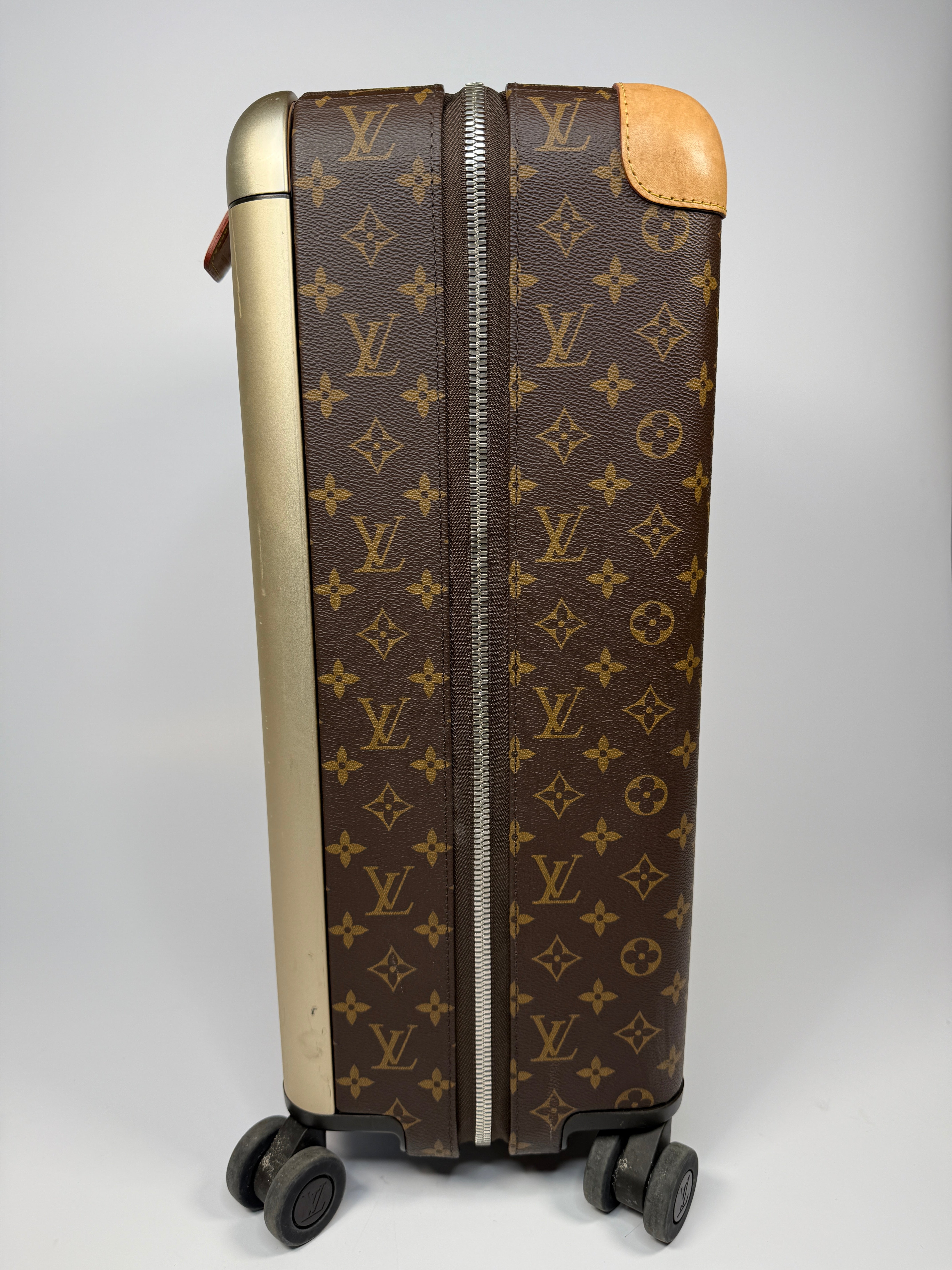 Louis Vuitton 50 Horizon Monogram Suitcase. Prevloved and Authentic In Very Goo Condition 