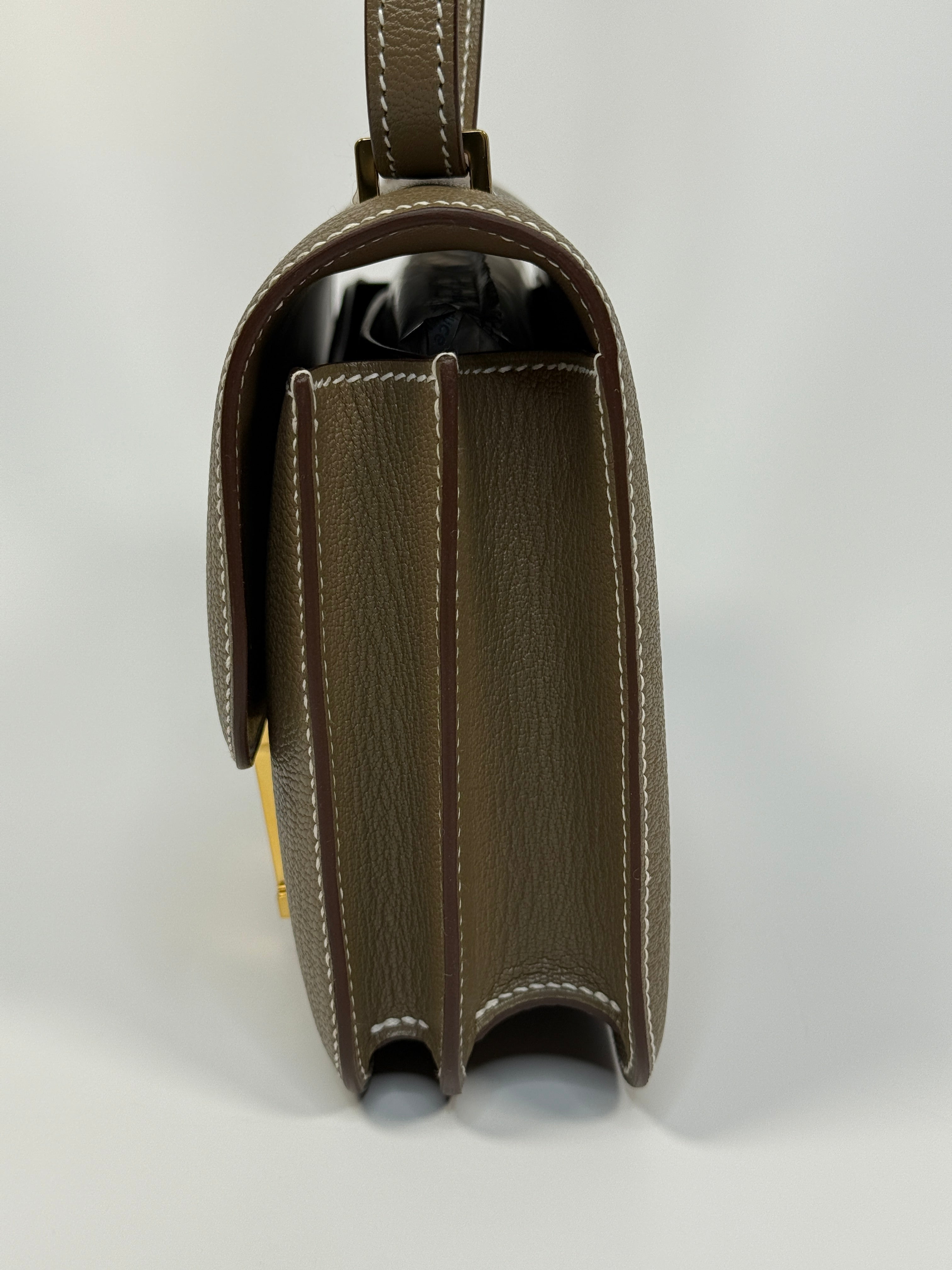 Hermès Constance 18 In Etoupe Epsom Leather With Gold Hardware. New and unused. Authentic and preloved