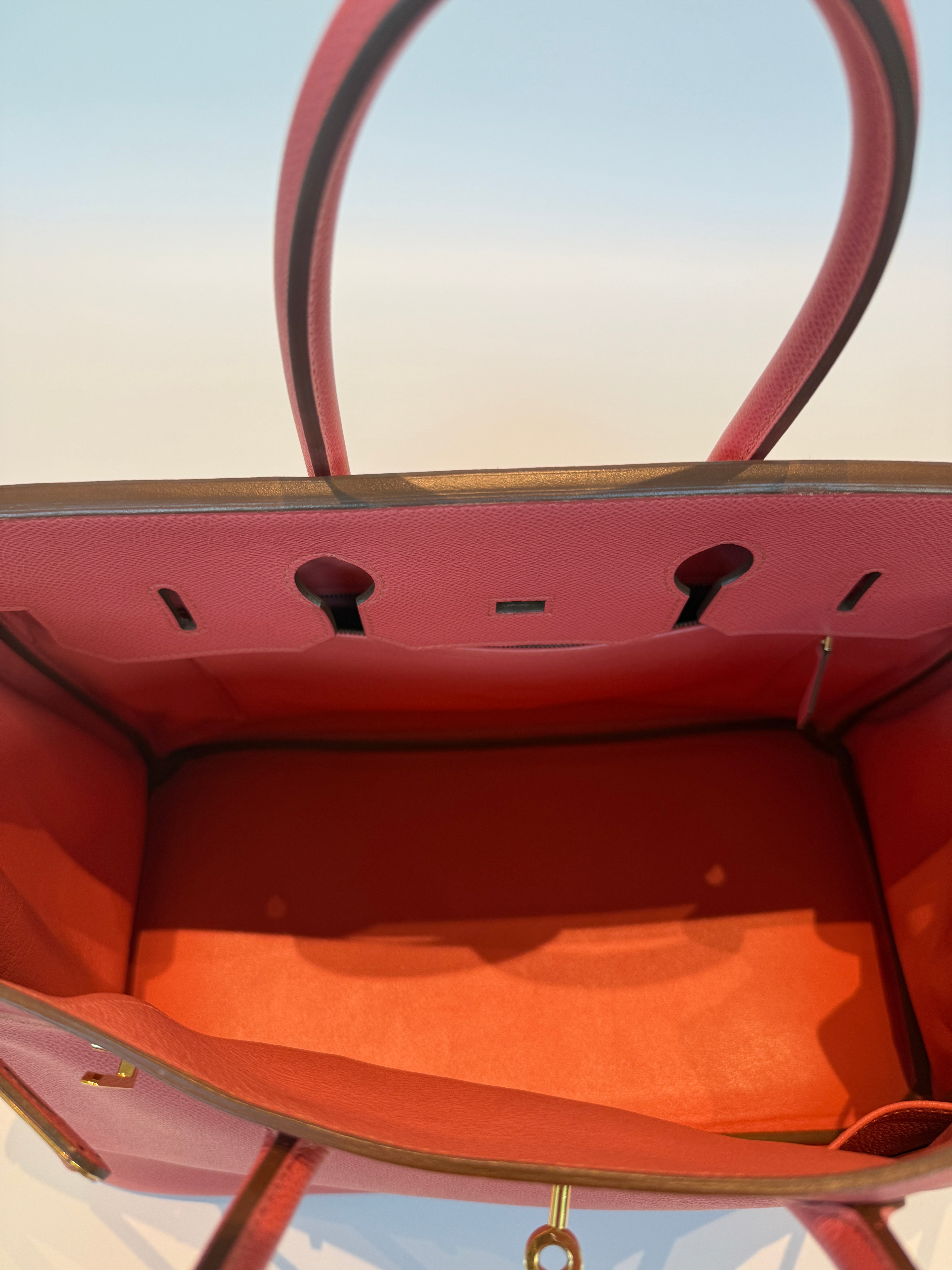 Hermès Birkin 35 Flamingo Pink Epsom Leather With Gold Hardware
Pre Loved & Authentic 