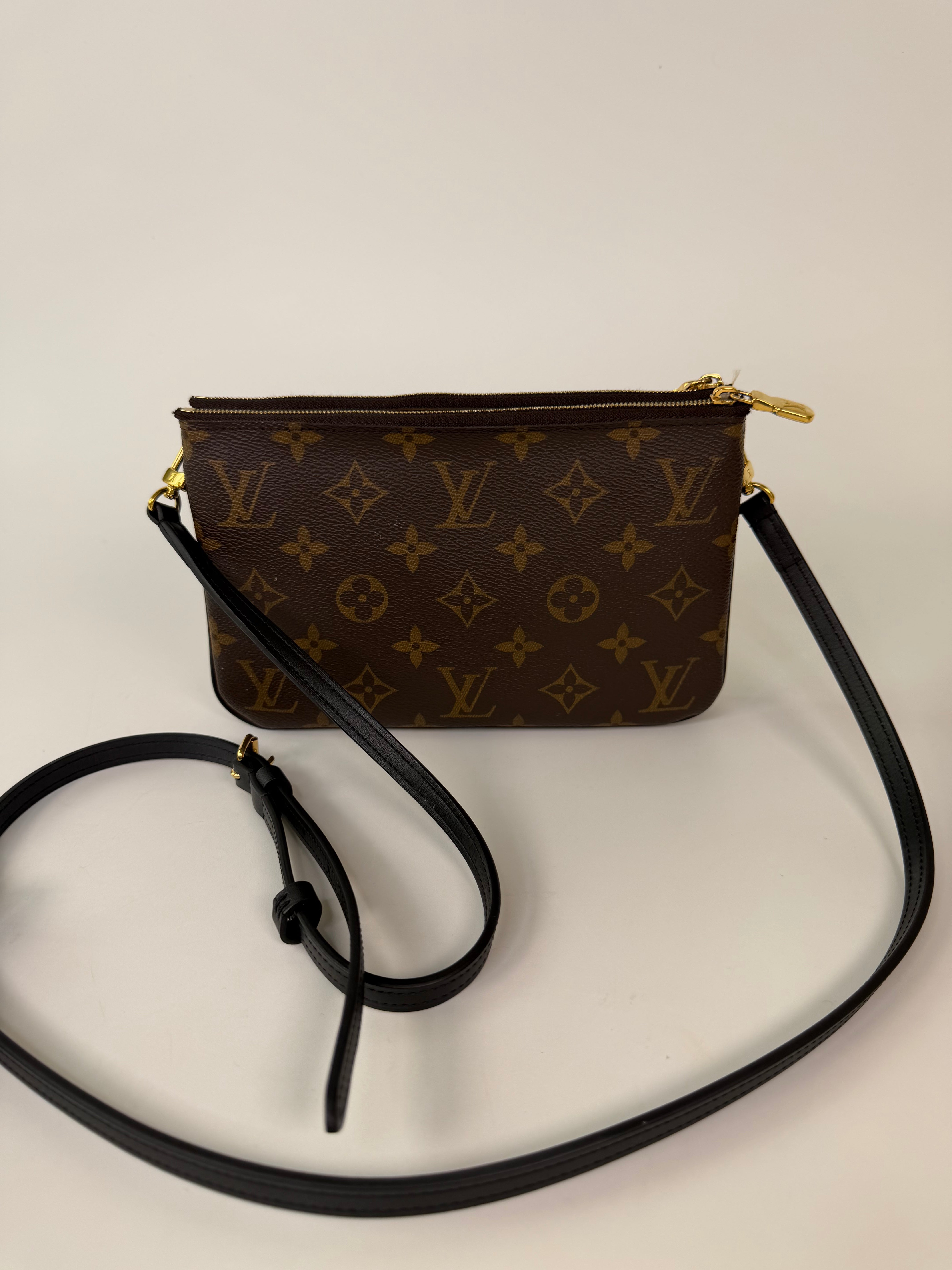 Louis Vuitton Double Zip Pochette In Monogram Canvas in excellent condition 100% authentic and preloved 