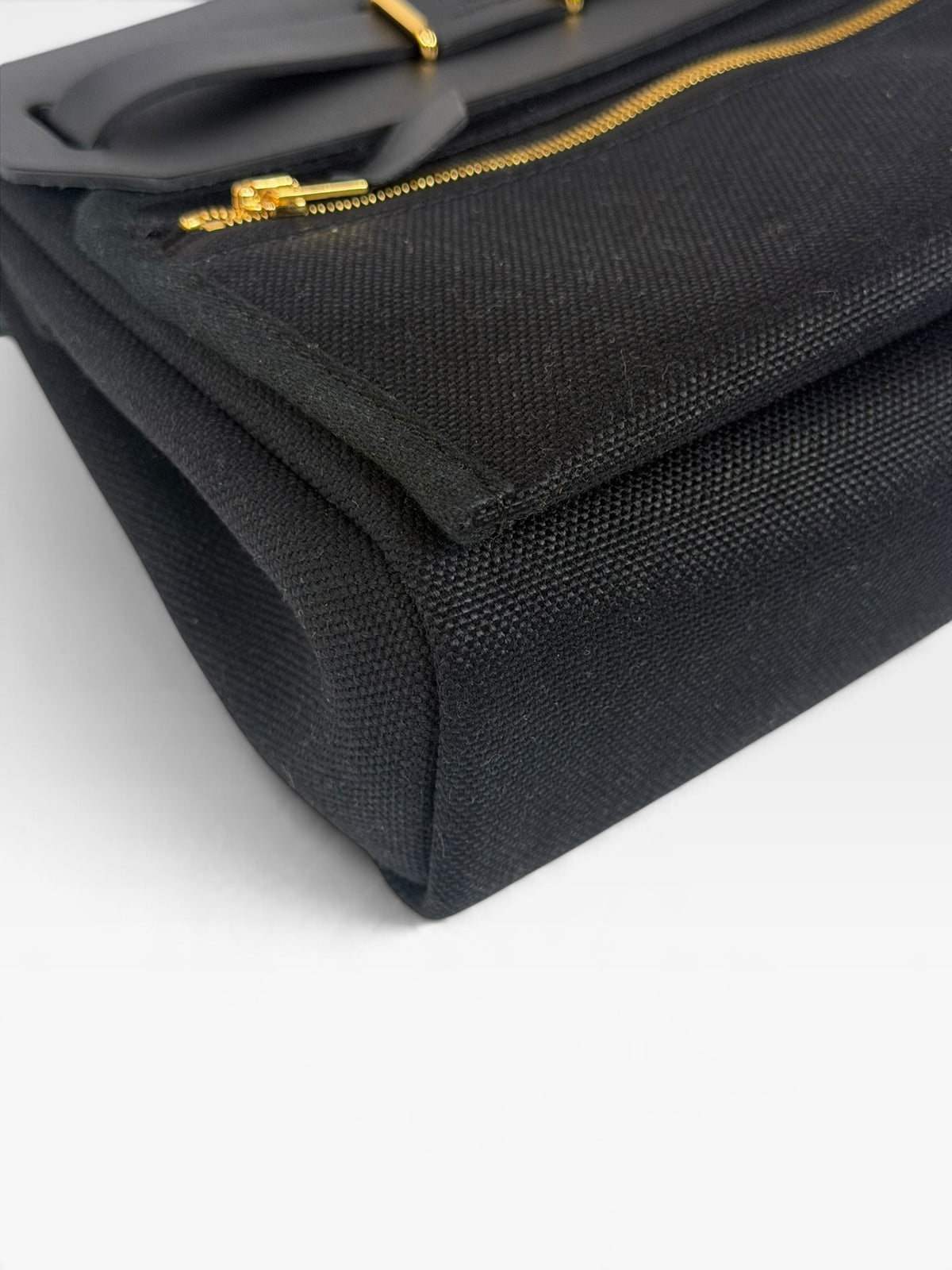 Hermès Herbag Zip 20 In Noir / Noir Canvas With Gold Hardware. Authentic and preloved in new and unused condition. 100% Guarantee