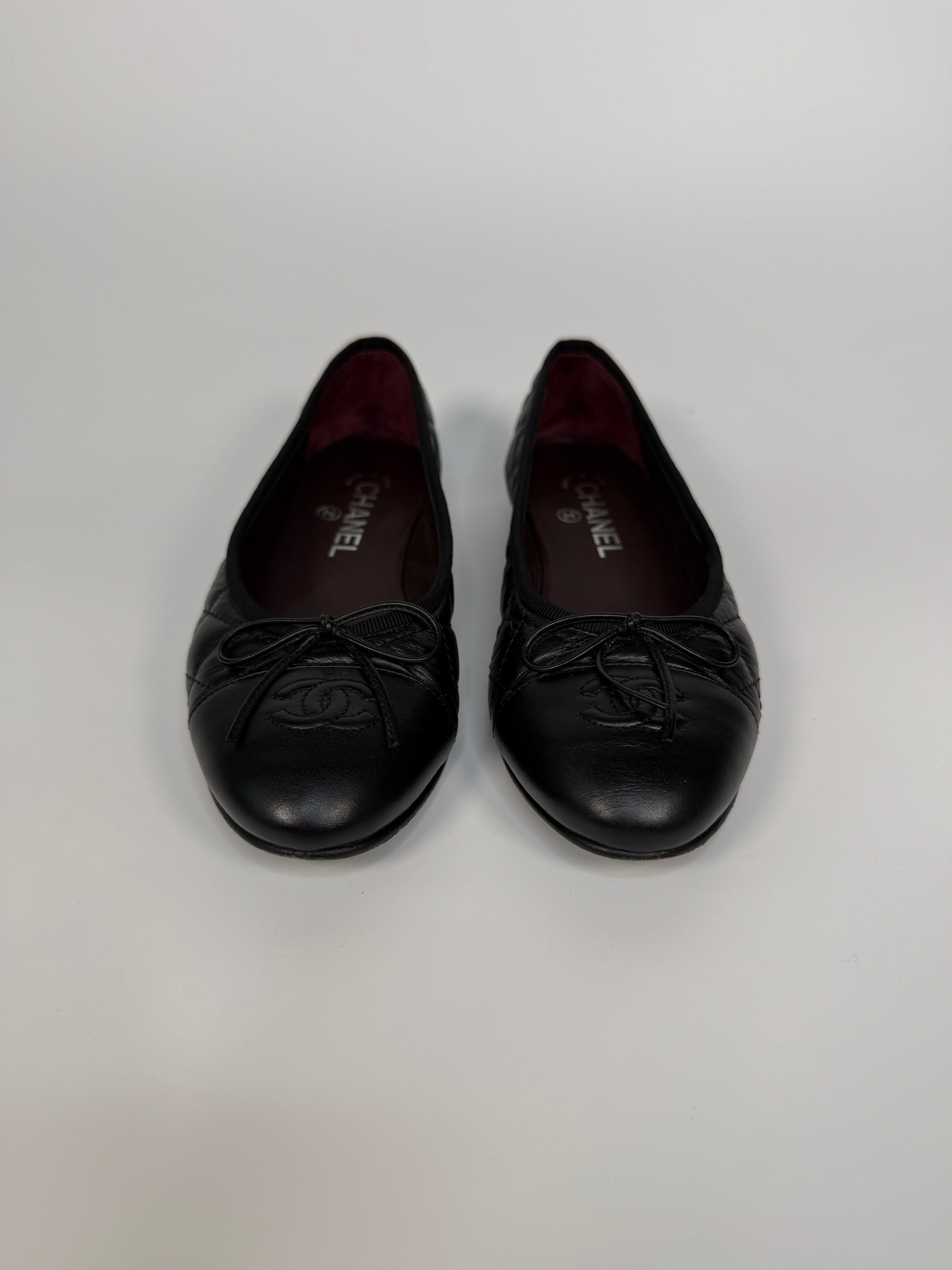 Authentic and preloved Chanel Ballet Pumps (Size 38/UK5) Very Good Condition. 100% Authenticity guarantee 