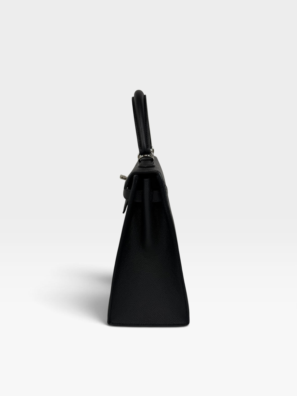 Hermès Kelly 25 In Noir Sellier Epsom Leather With Palladium Hardware.  Authentic and preloved in new/unused condition. 100% guarantee
