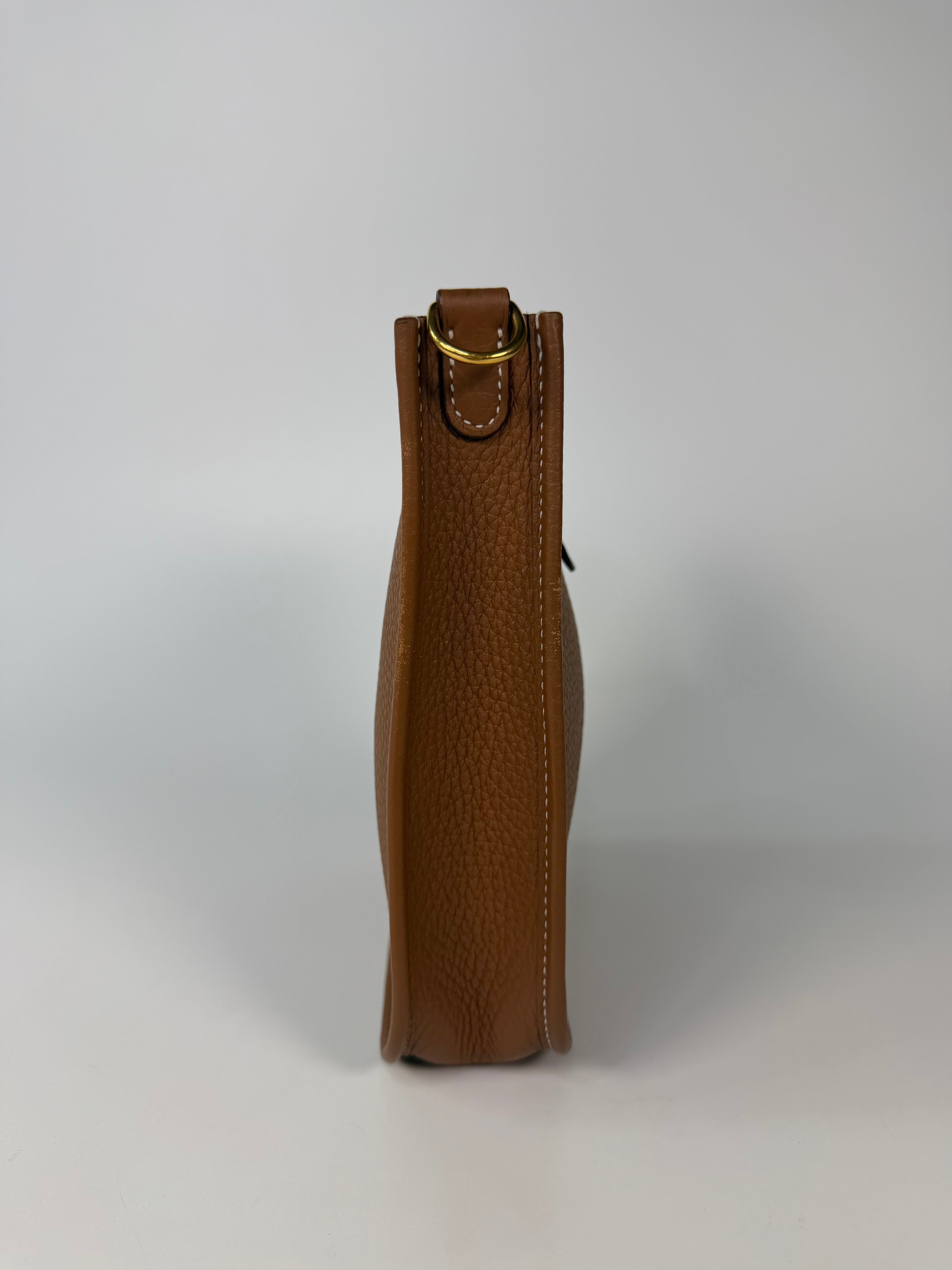 Hermès Evelyne TPM In Gold Clemence Leather With Gold Hardware In Very Good Condition 100% authentic and preloved