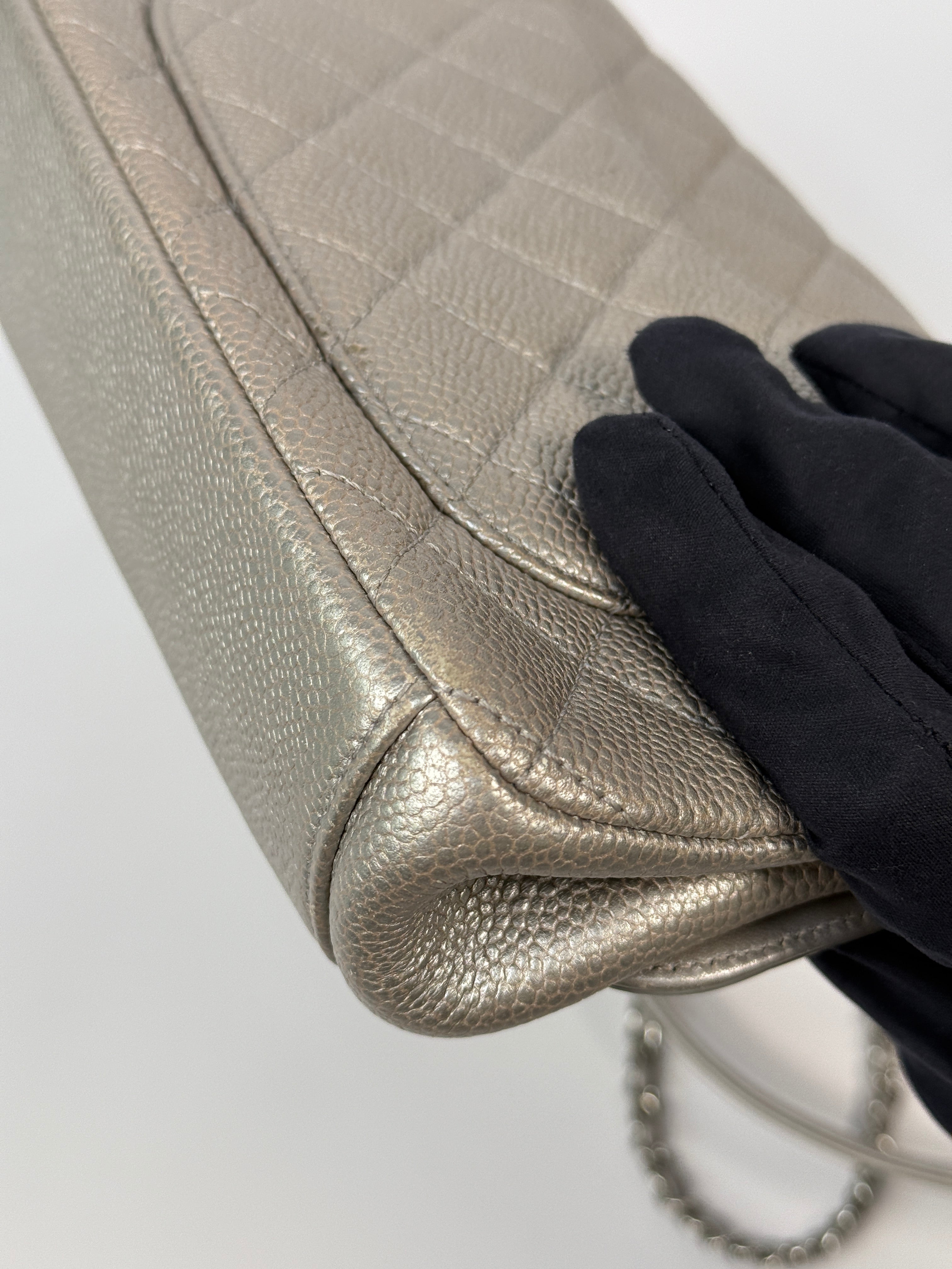 Chanel CC Filigree Wallet On Chain
Pre Loved & Authentic 